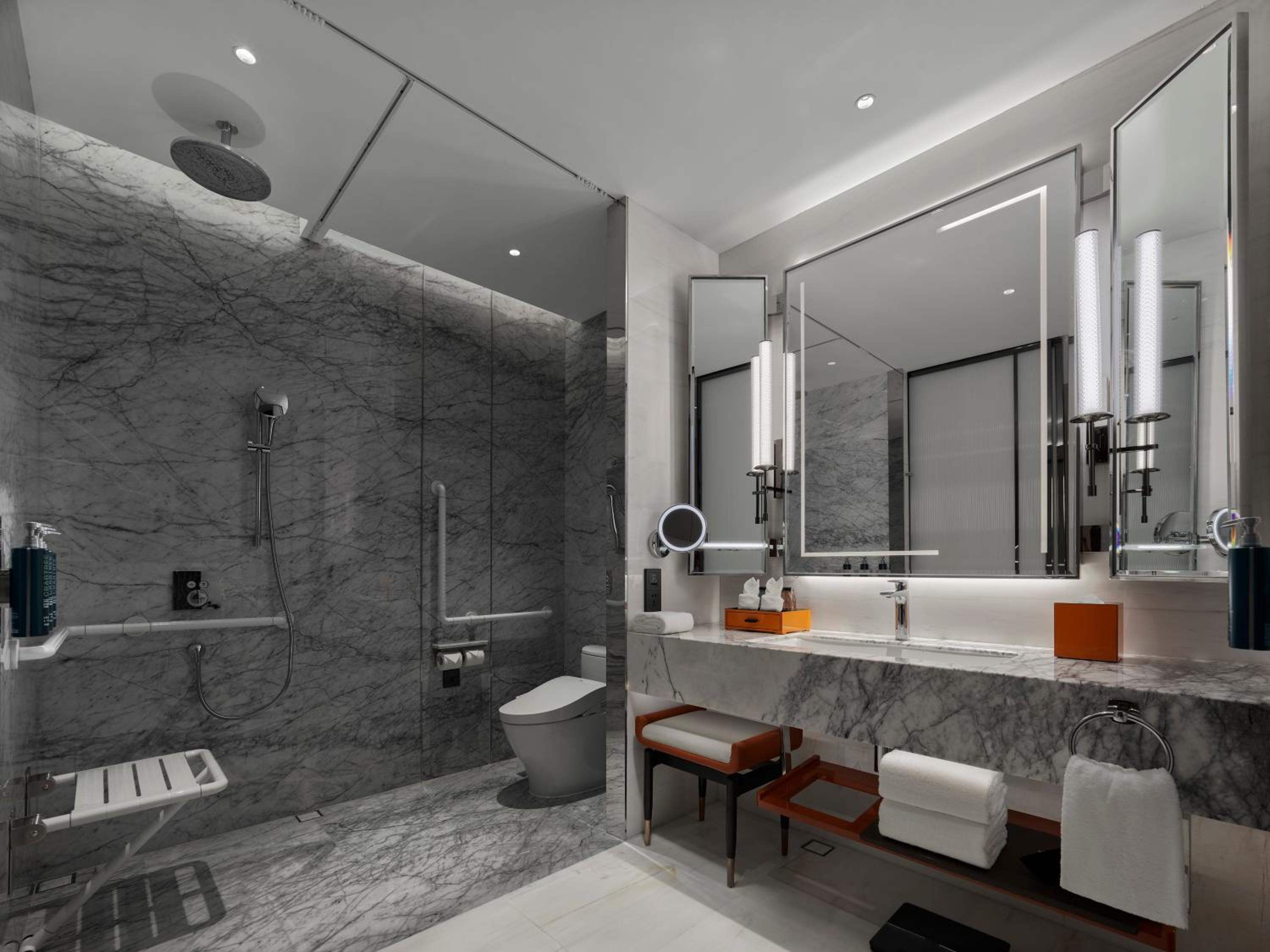 King Room - Mobility Accessible  photo 2