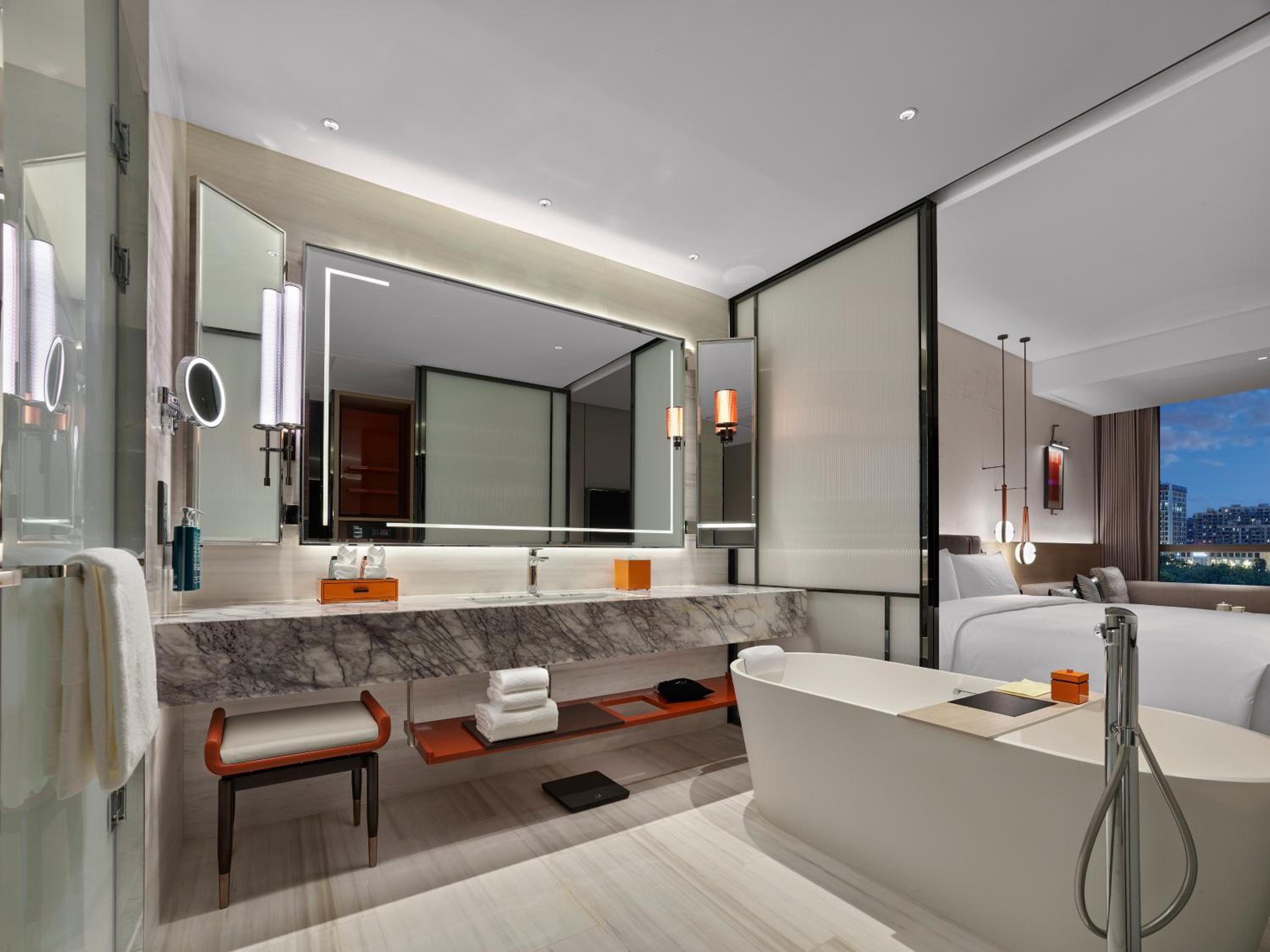 Premium King Room photo 3