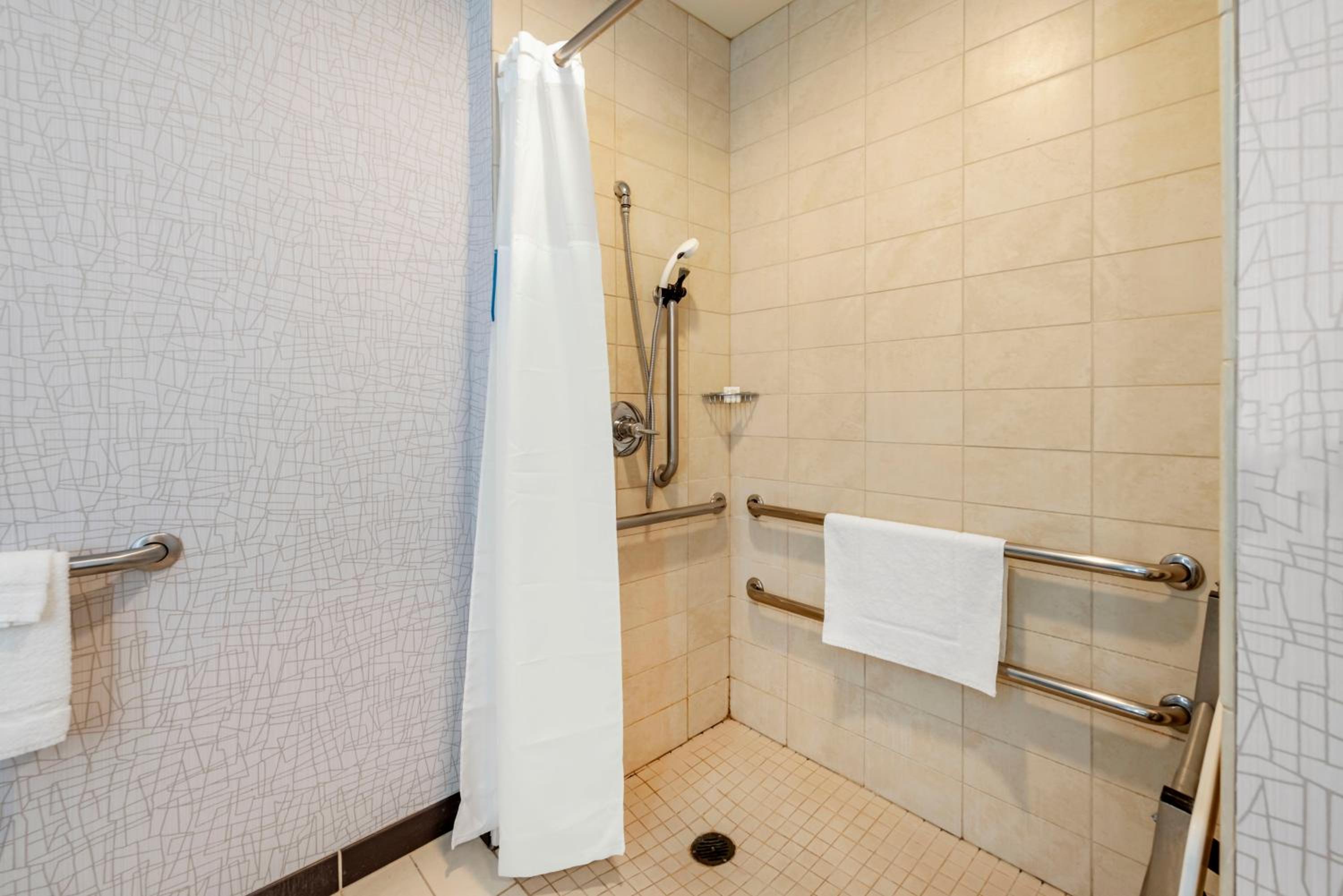 Efficiency Suite with Two King Beds - Accessible/Non-Smoking - Photo 3