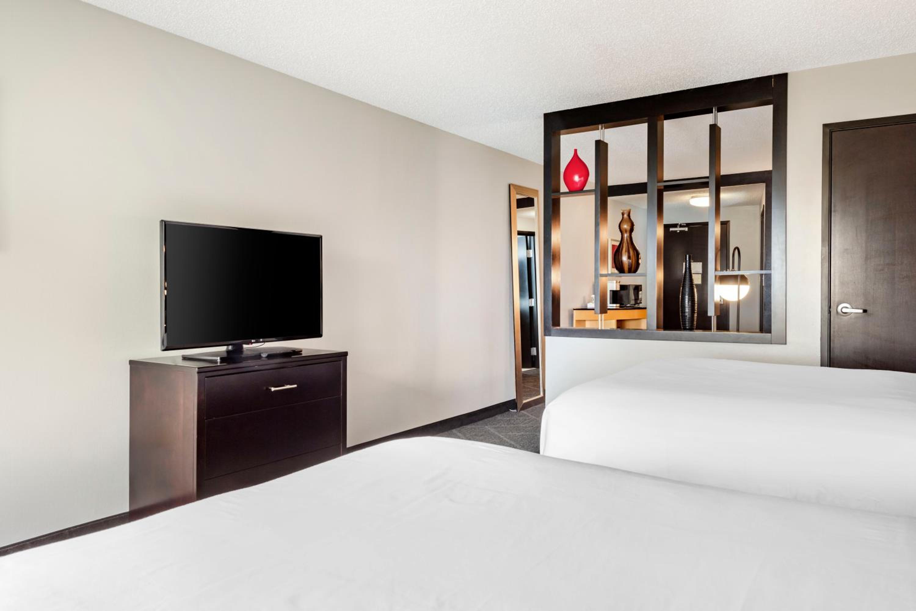 King Room - Non-Smoking - Photo 2