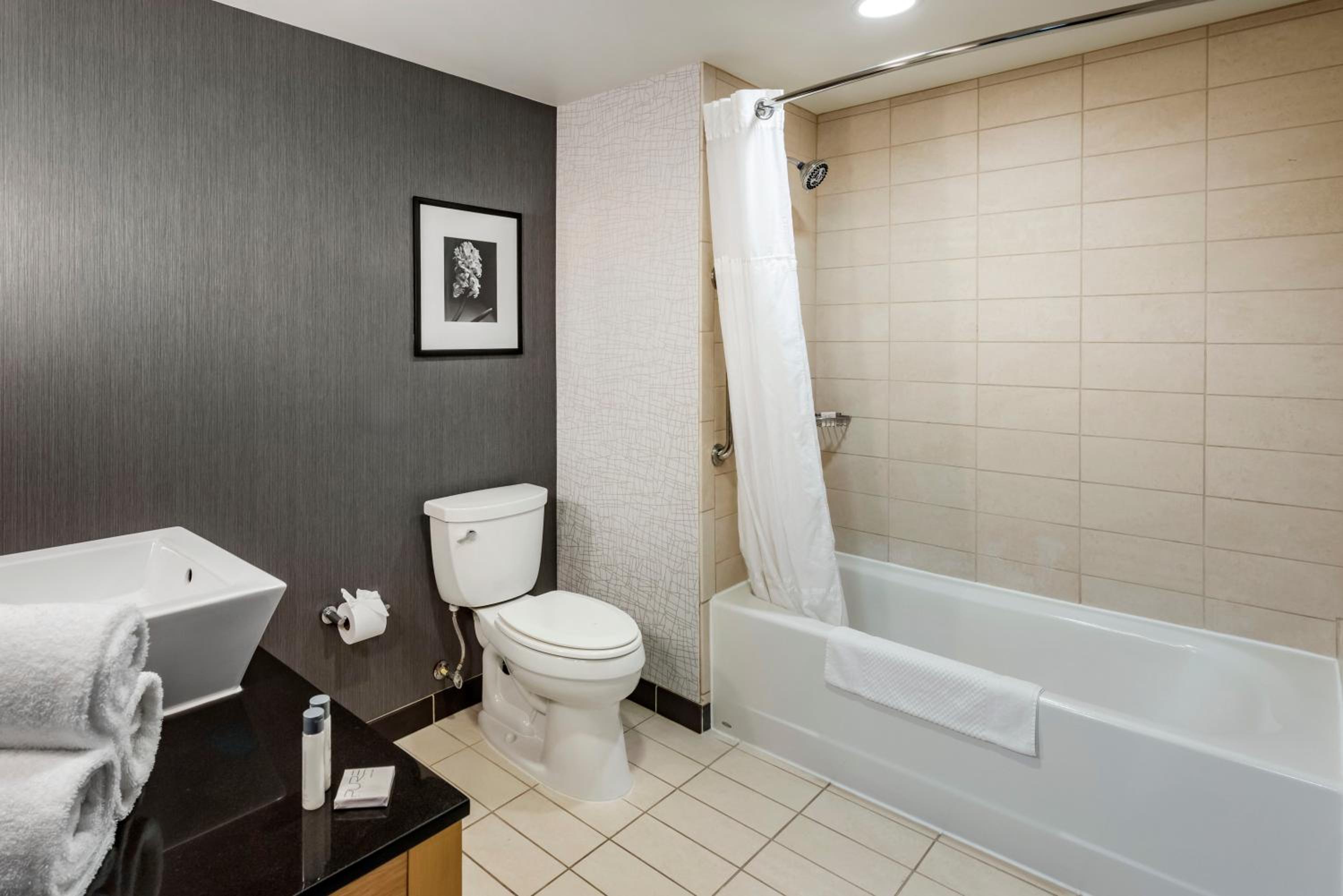 King Room - Non-Smoking - Photo 10