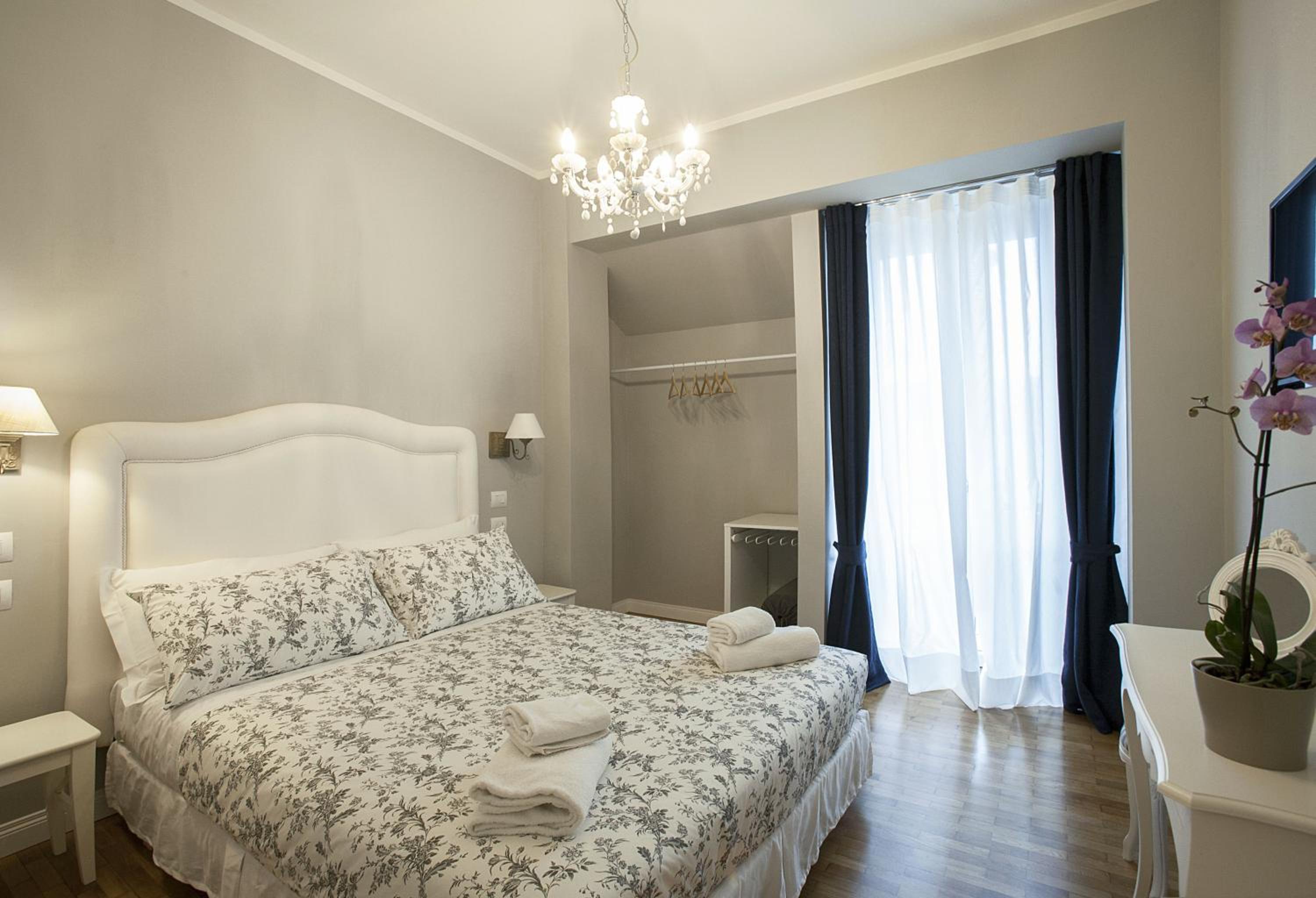 Queen Room photo 1
