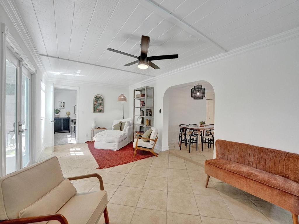 Three-Bedroom House photo 2