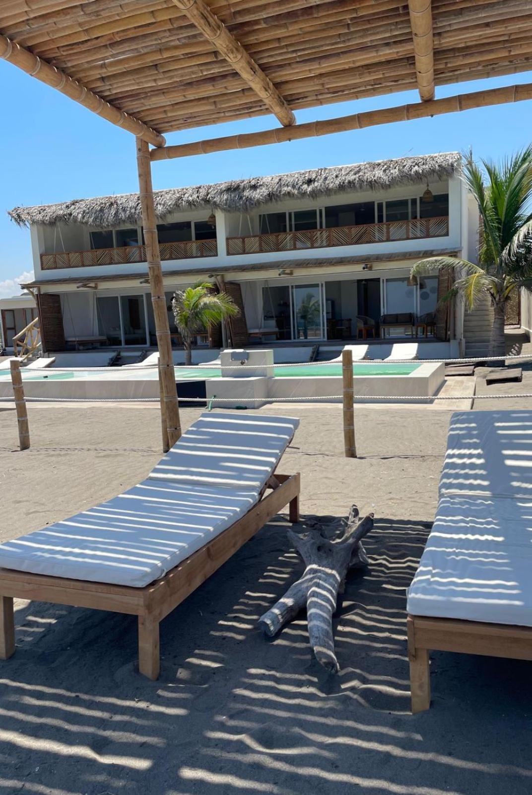 Villa - Beach Front photo 1
