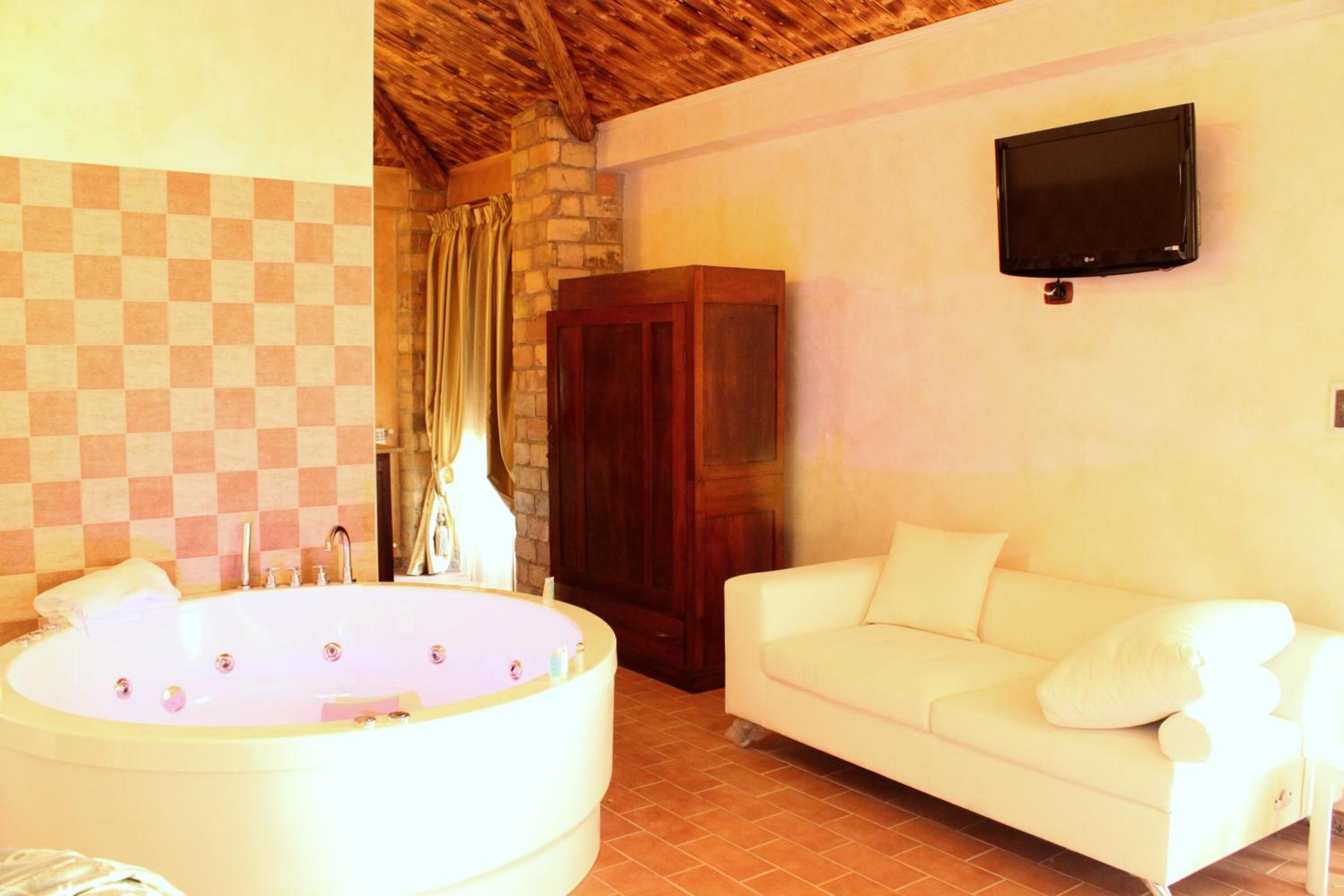 Imperial Suite - Photo 23