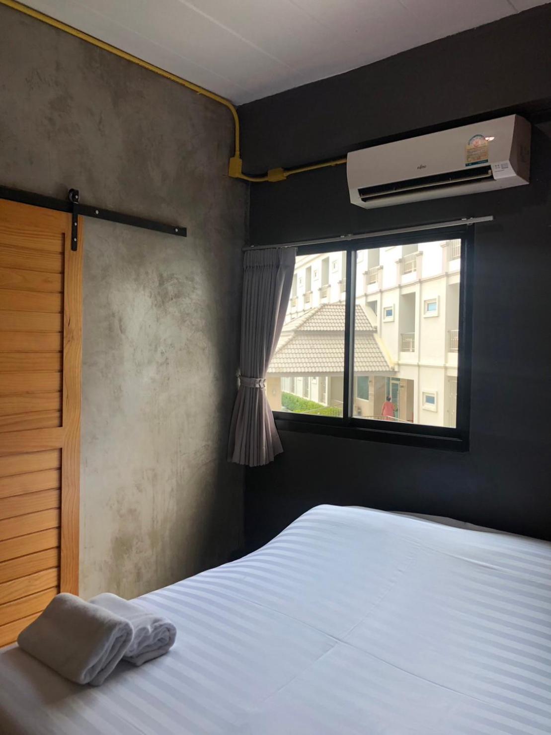 Double Room with Private Bathroom - Photo 16