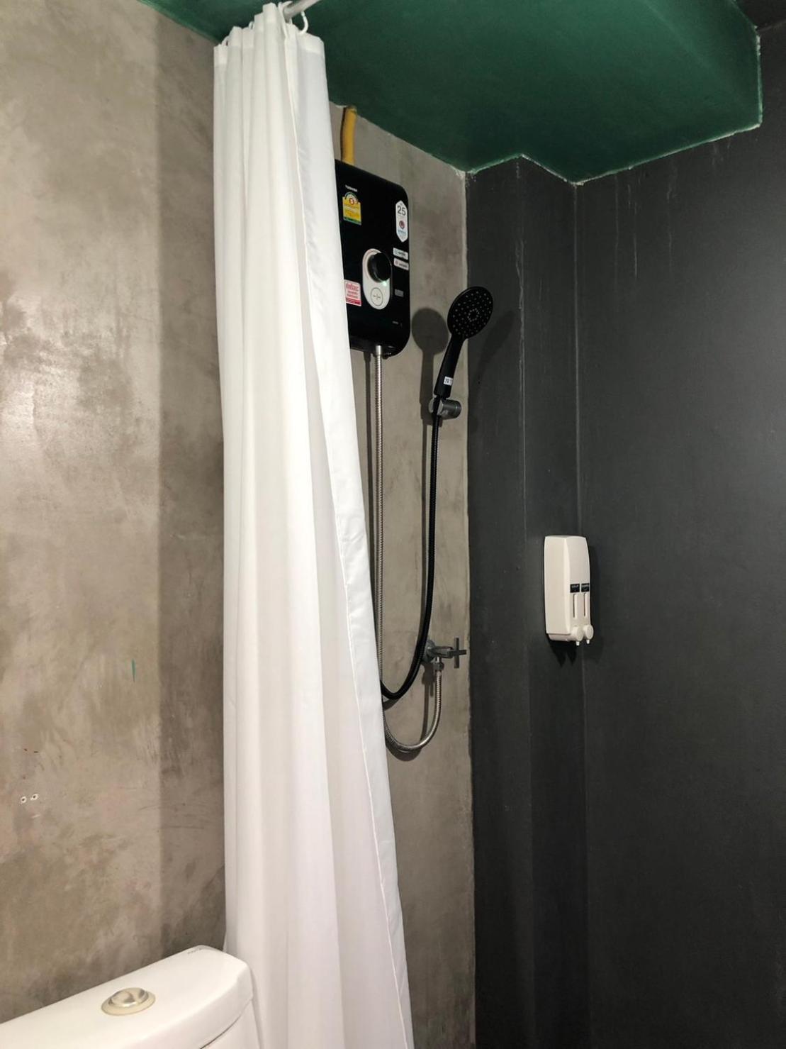Double Room with Private Bathroom - Photo 2