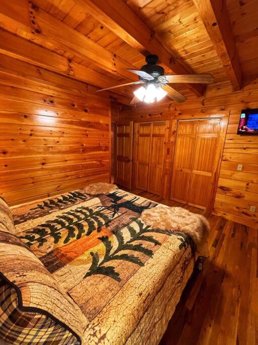 Five-Bedroom House photo 1