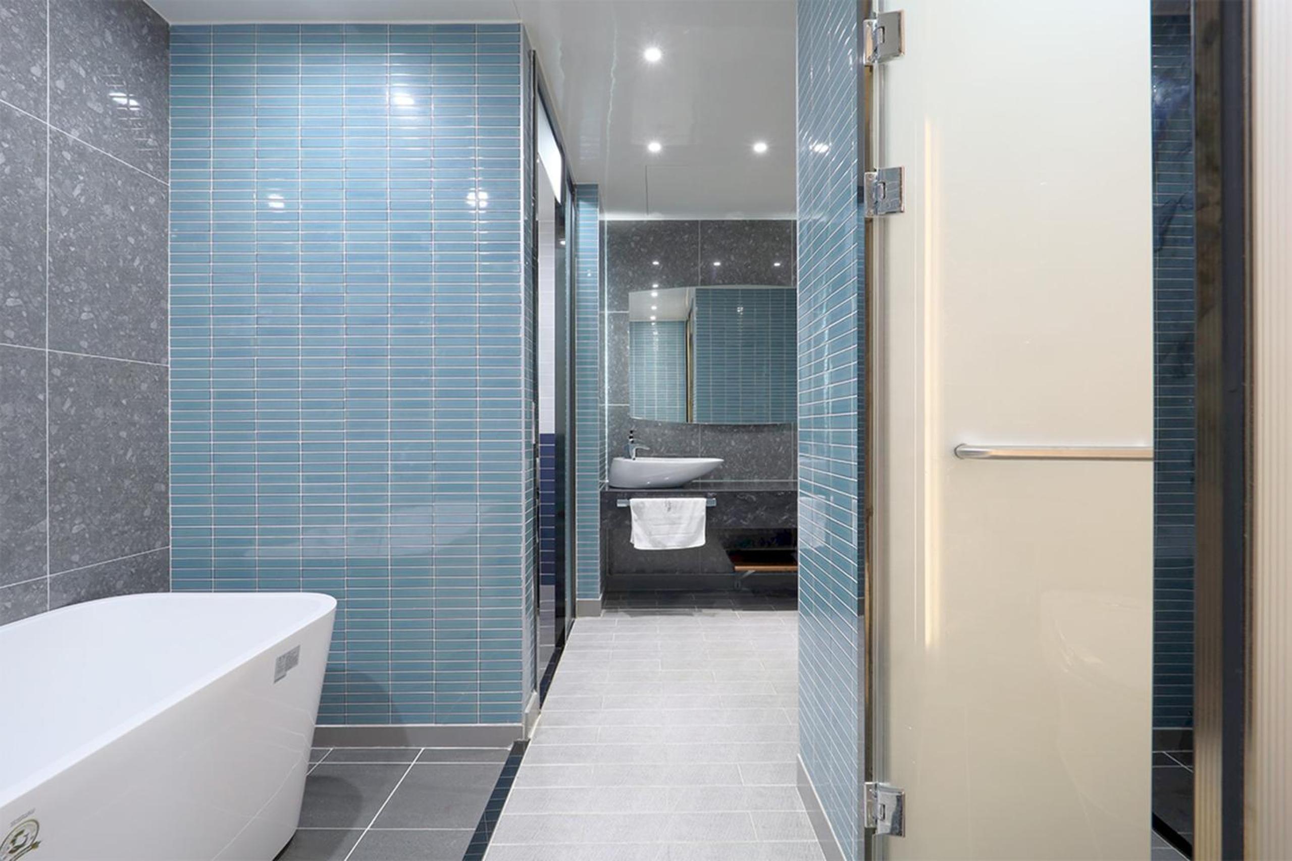 Deluxe Double Room with City View - Photo 5