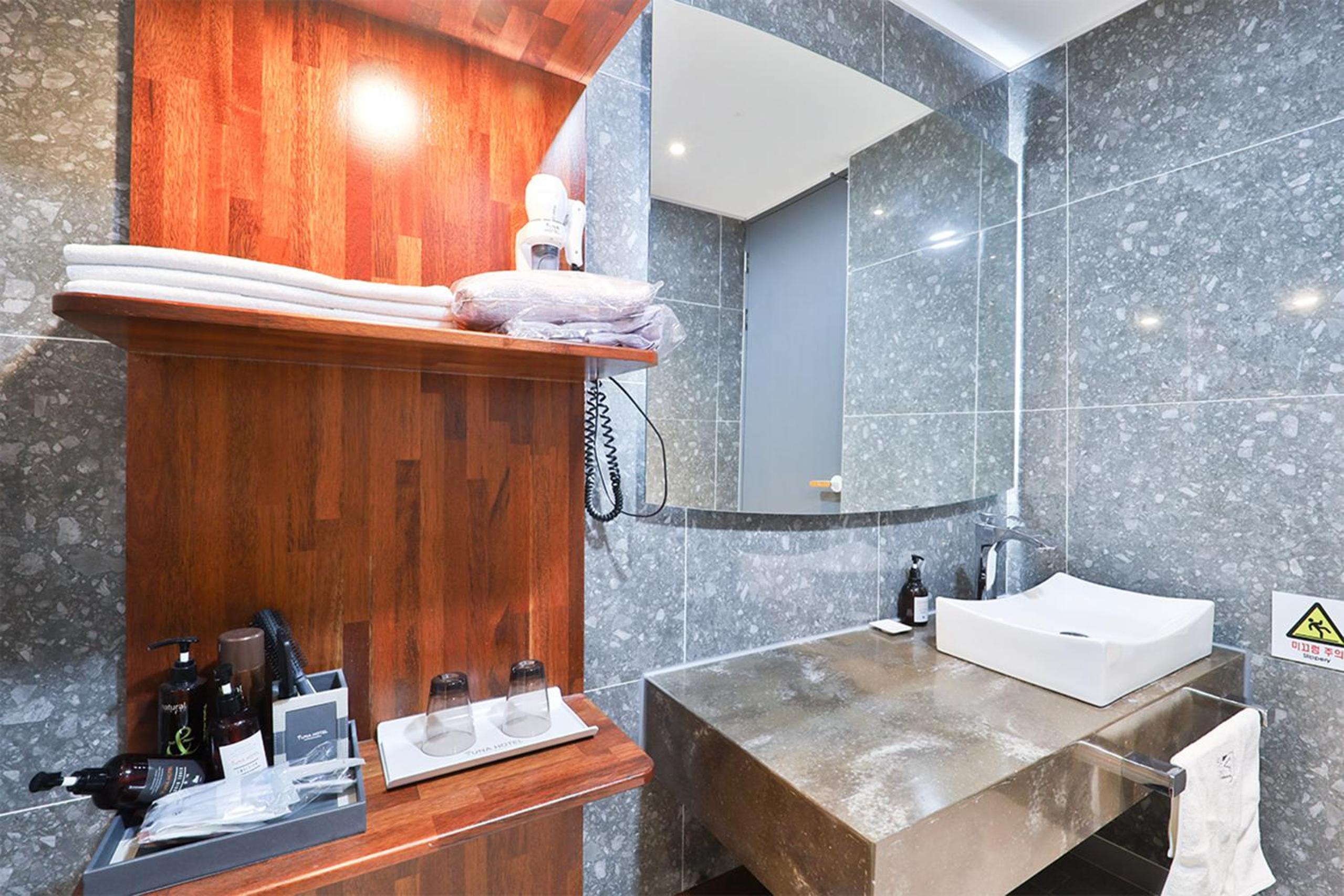 Superior Double Room with City View - Photo 5