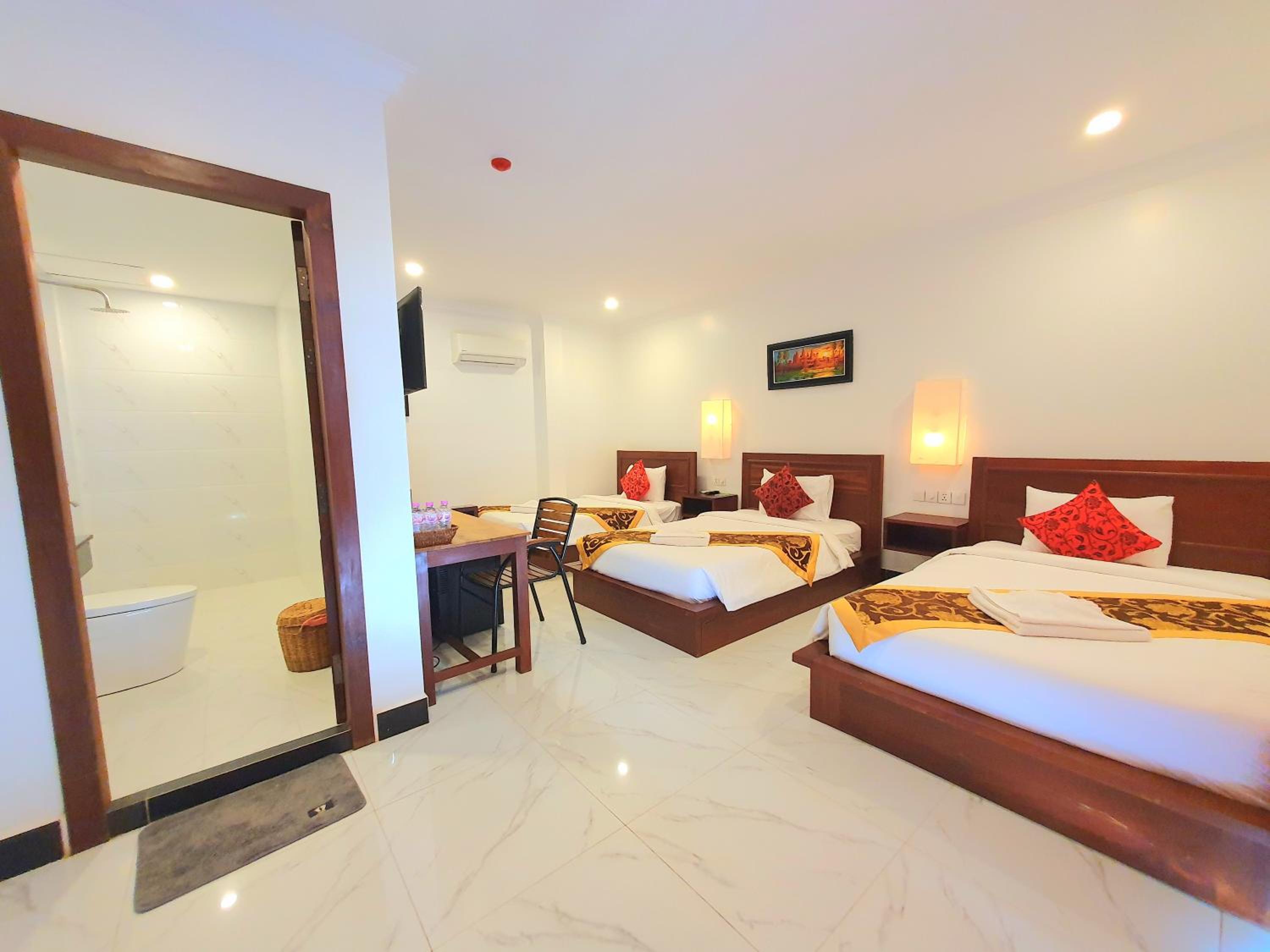 Deluxe Triple Room With Balcony photo 1