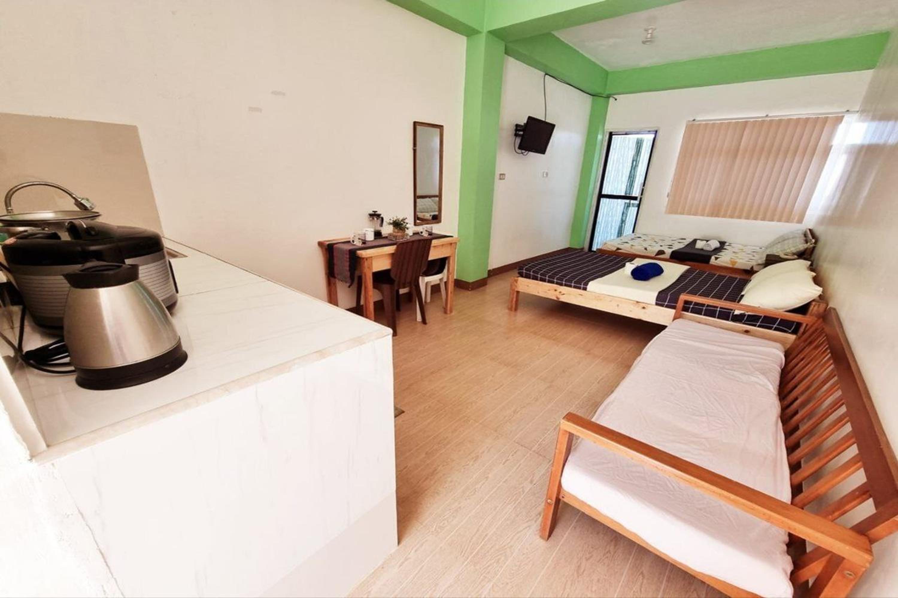 Studio with Balcony - Photo 11