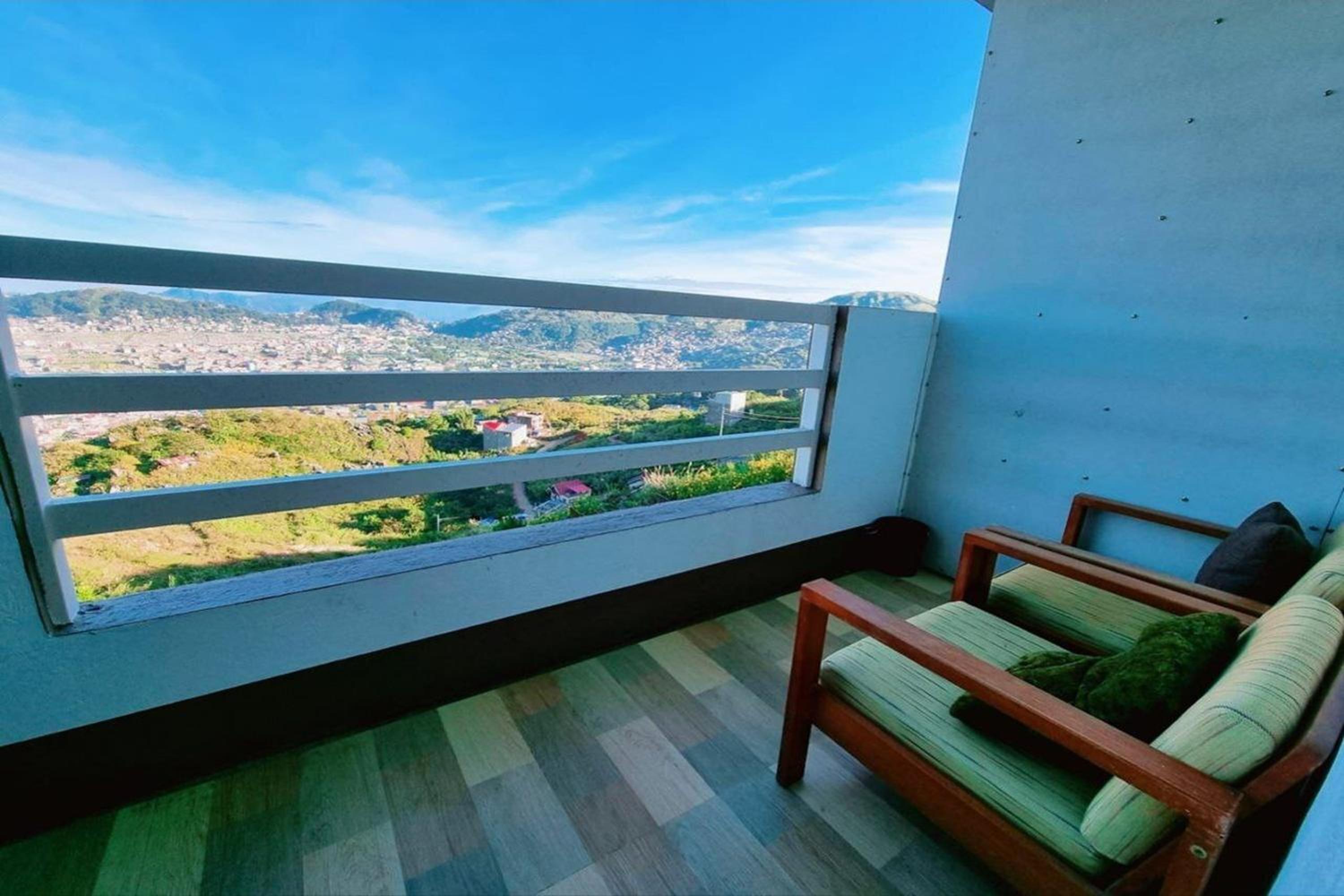 Studio with Balcony - Photo 9