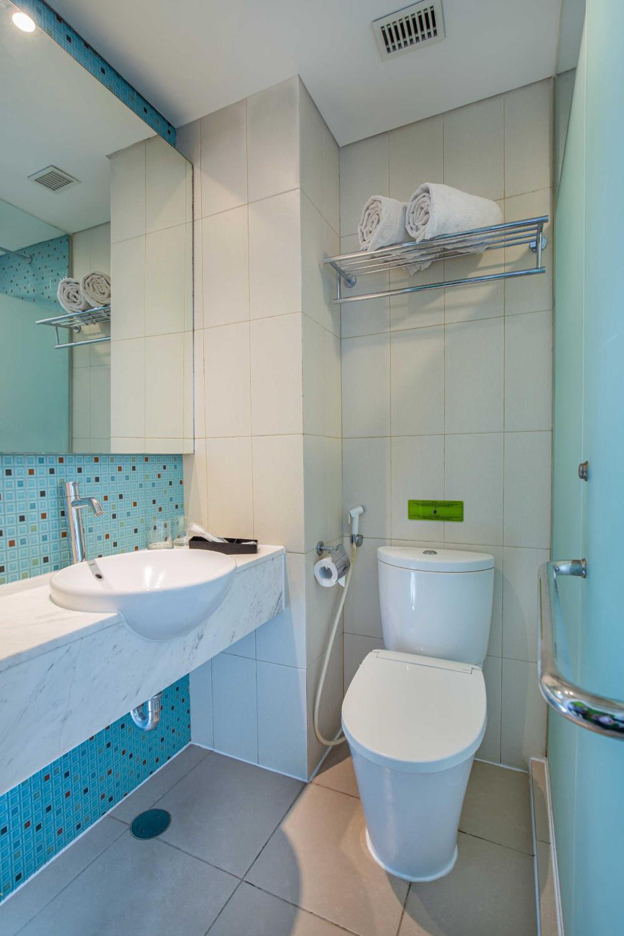 Deluxe King Room - Photo 3