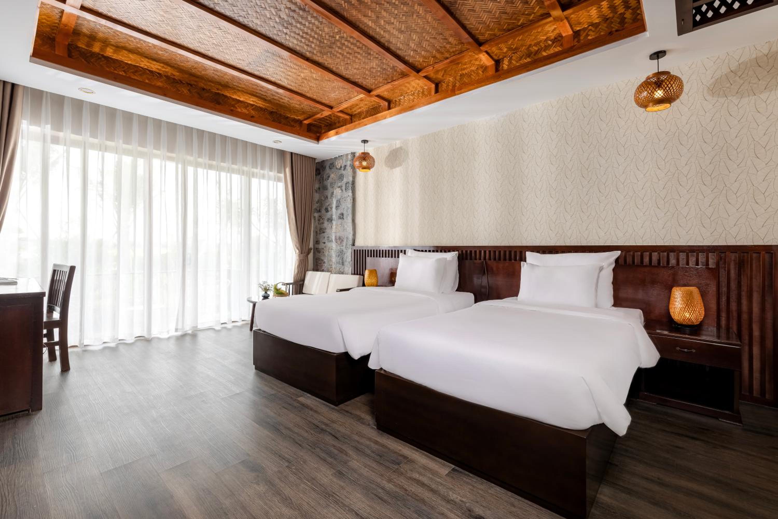 Deluxe Double or Twin Room with Lake View - Photo 4