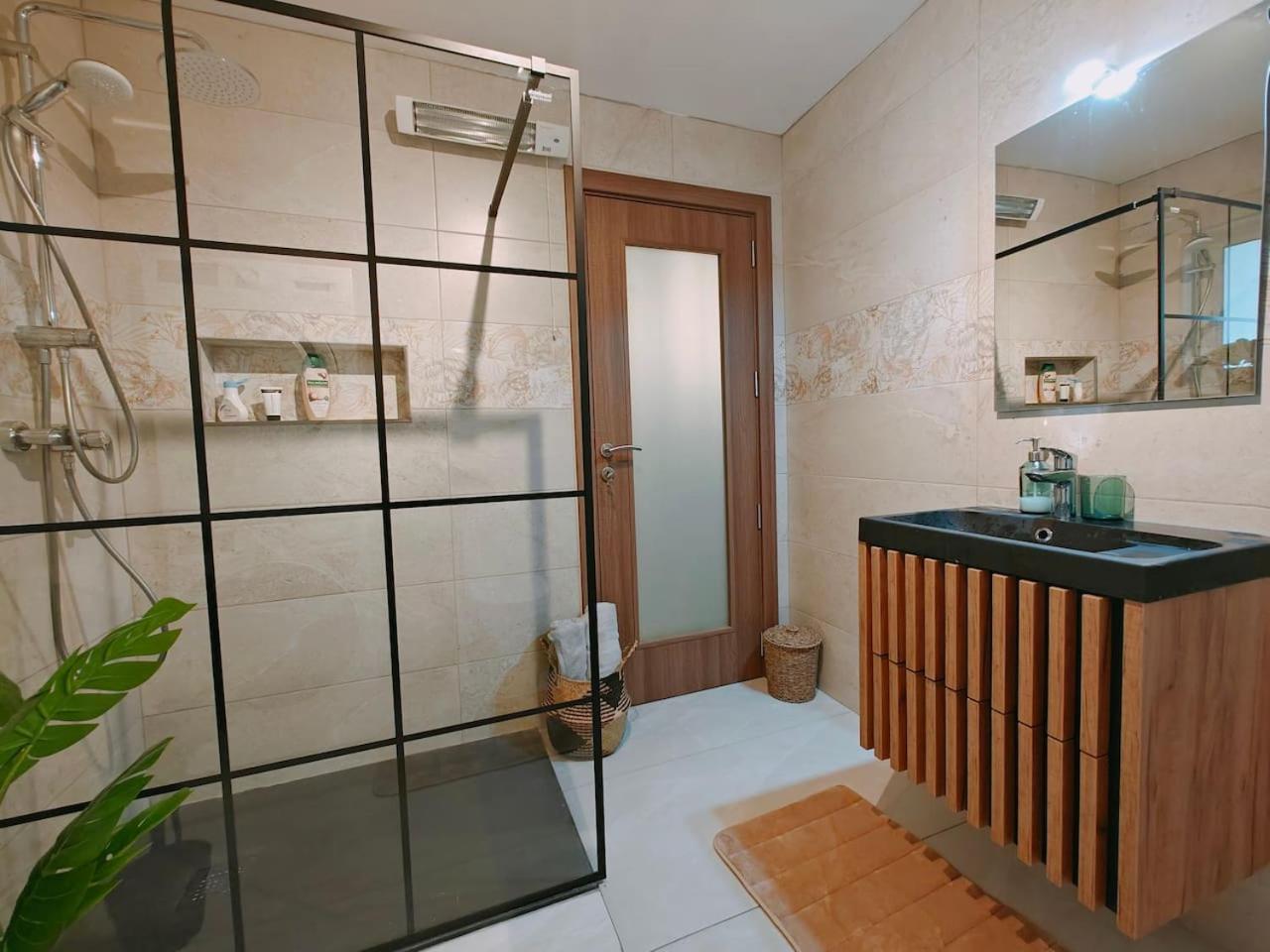 Three-Bedroom Apartment photo 3