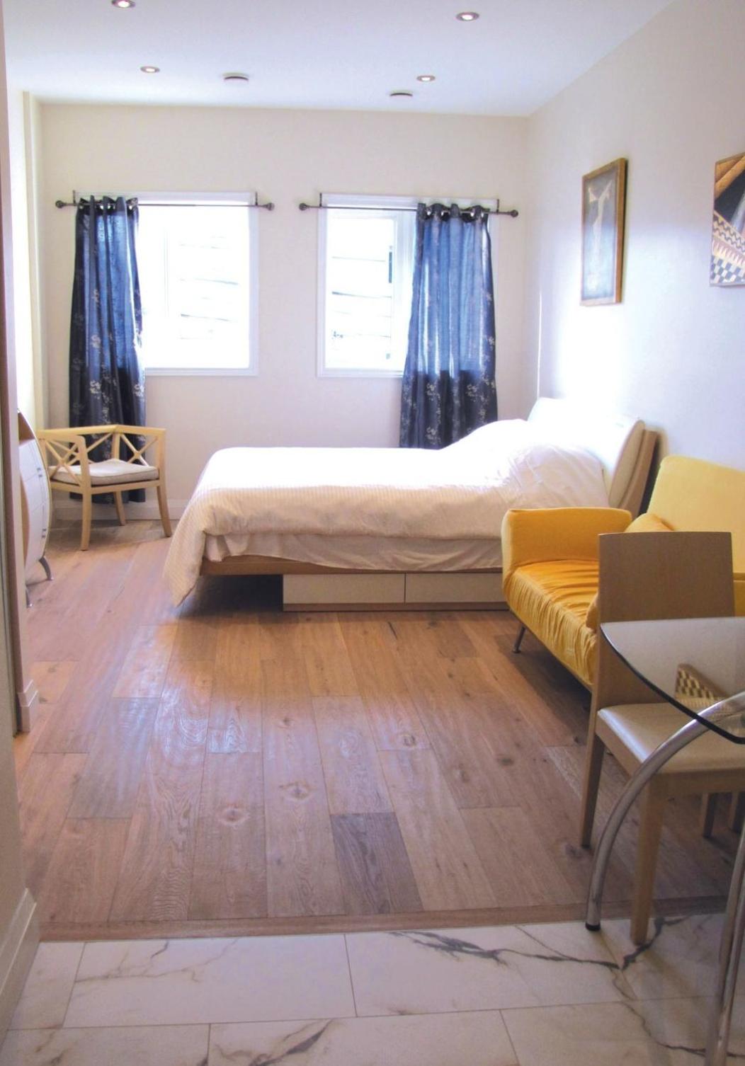 Deluxe King Suite (2 Adults) - Photo 1