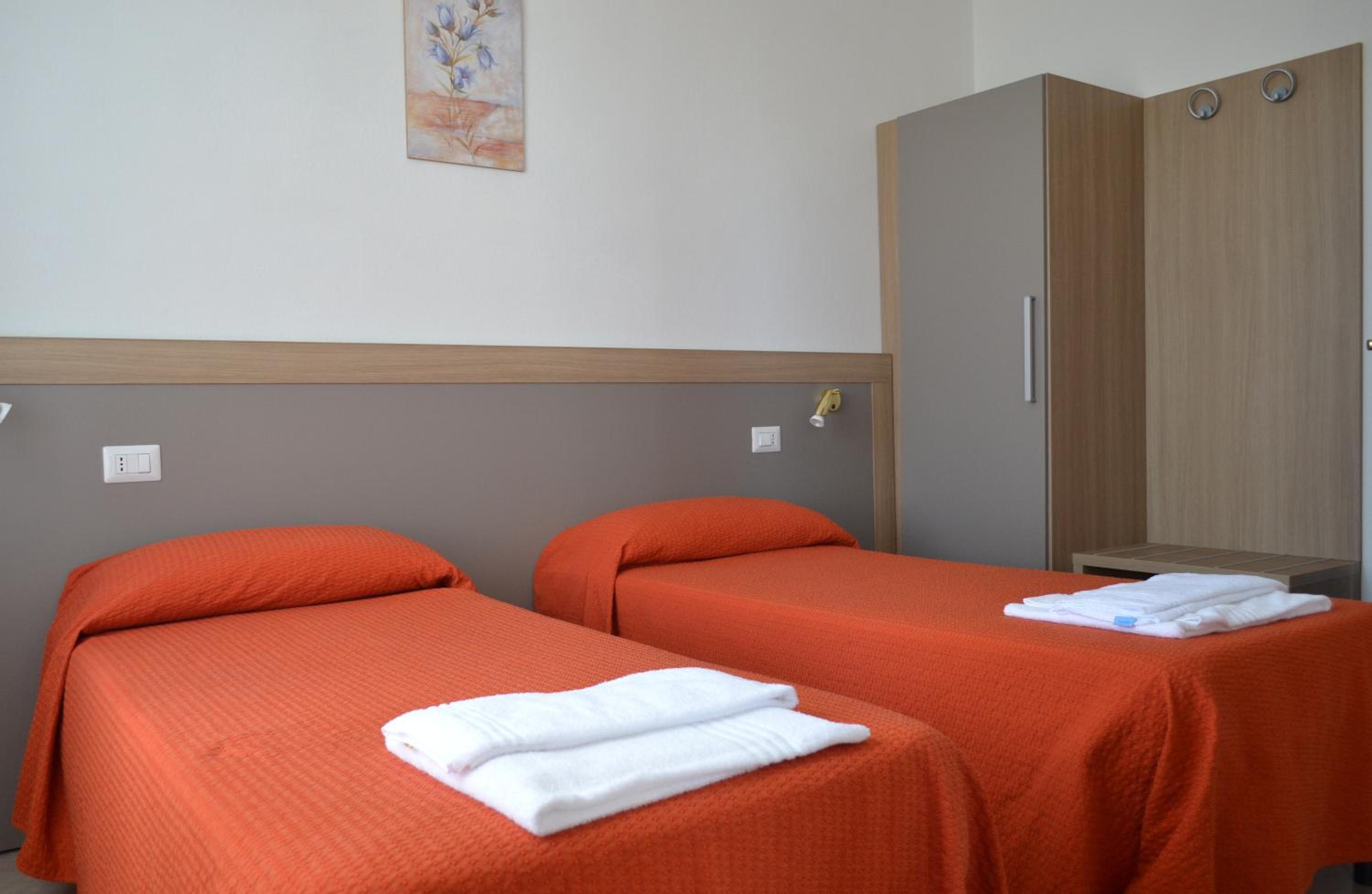 Quadruple Room - Photo 8