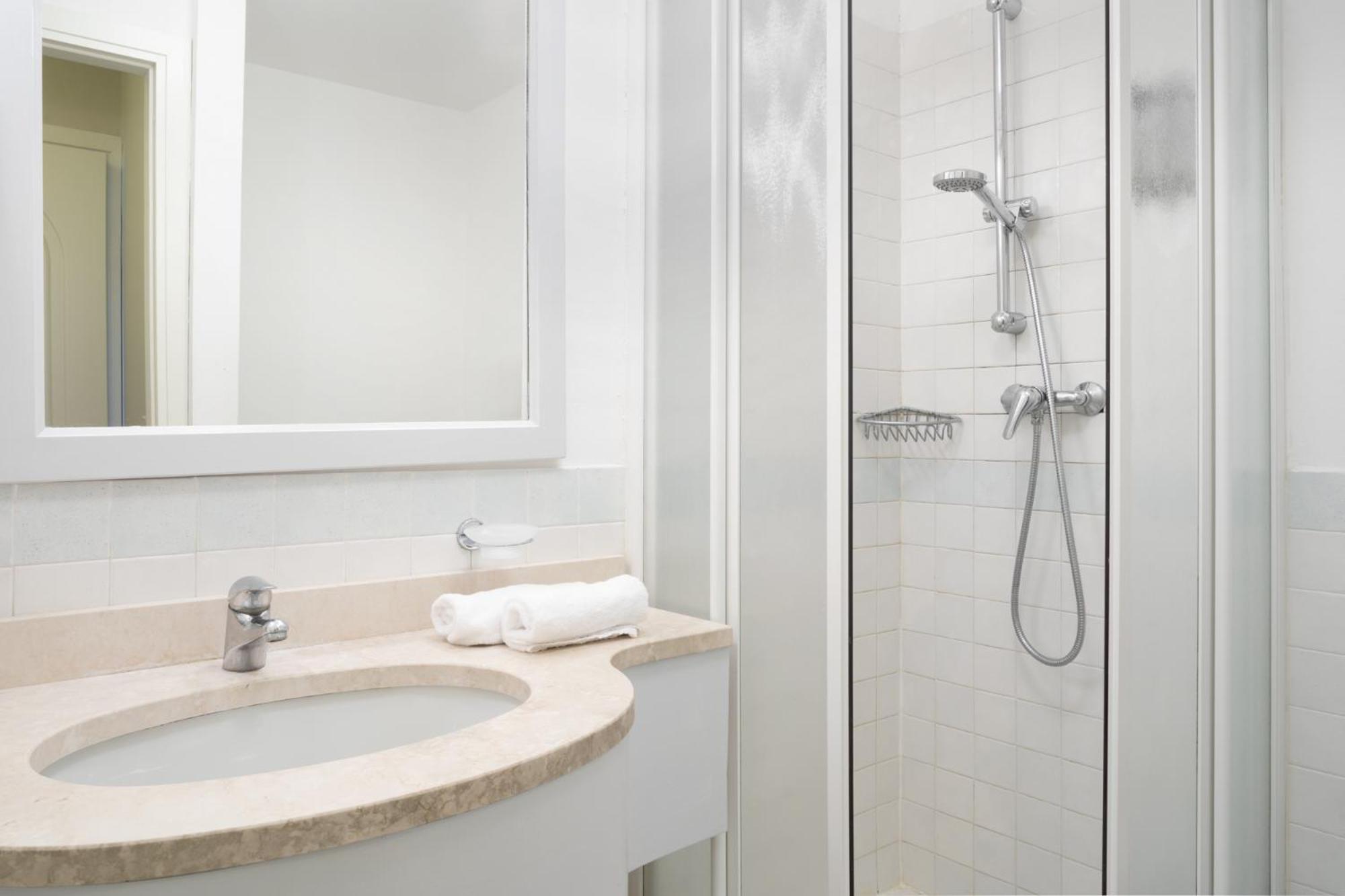 Standard One-Bedroom Suite with Terrace - Photo 3