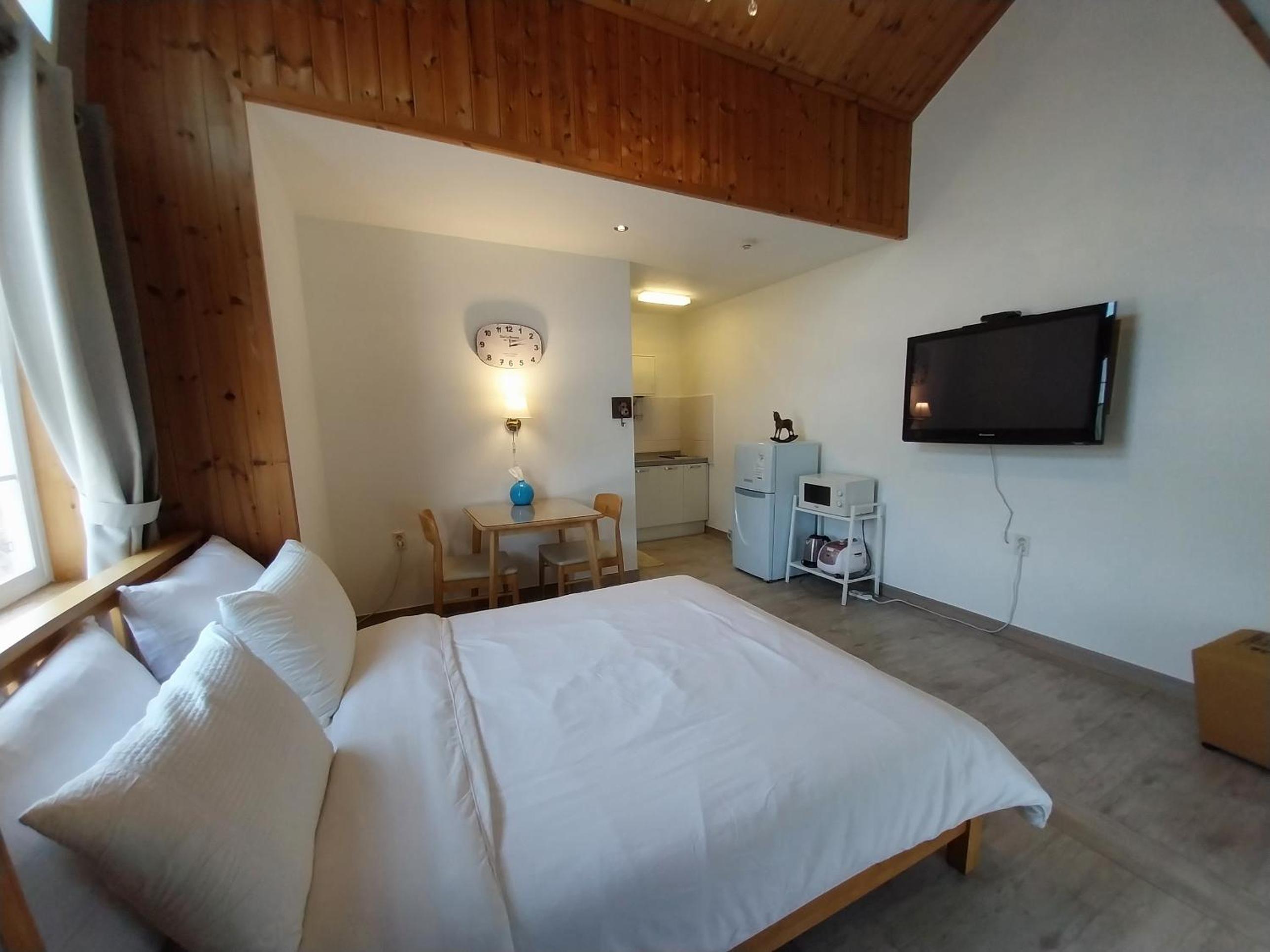 One-Bedroom House 202 photo 3