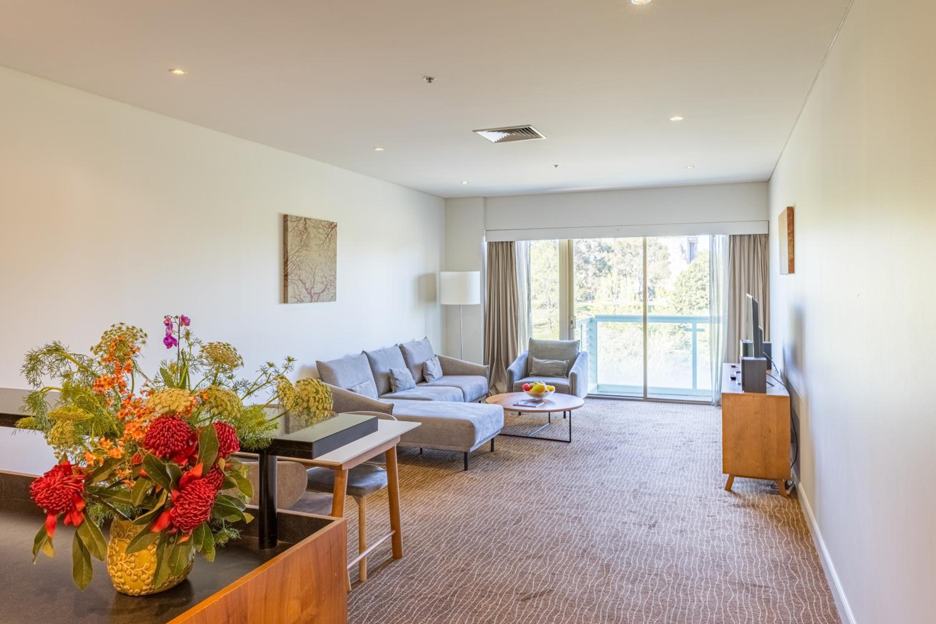 Executive One-Bedroom Apartment - Photo 14