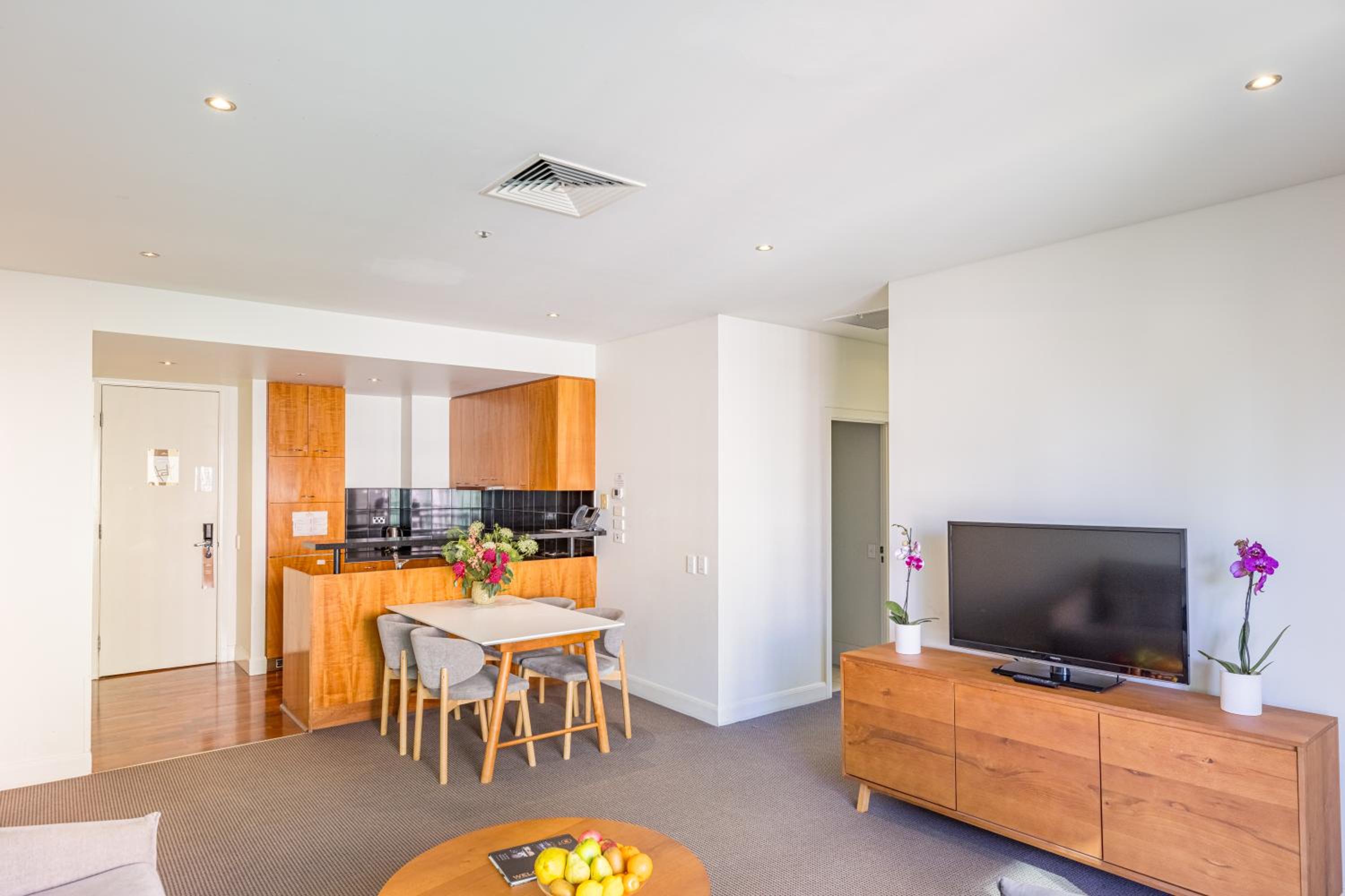 One-Bedroom Apartment - Photo 17