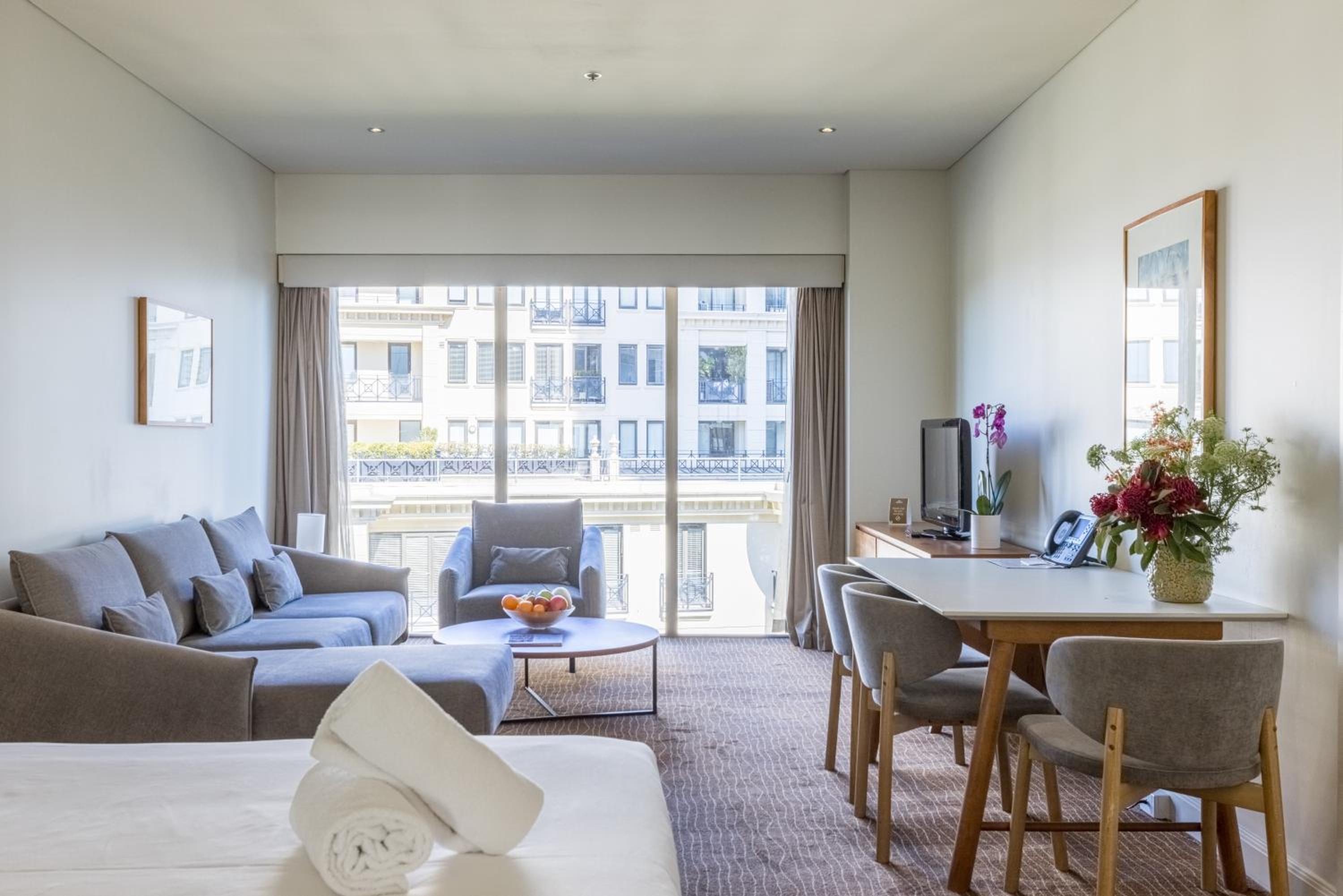 Studio Apartment - Photo 2
