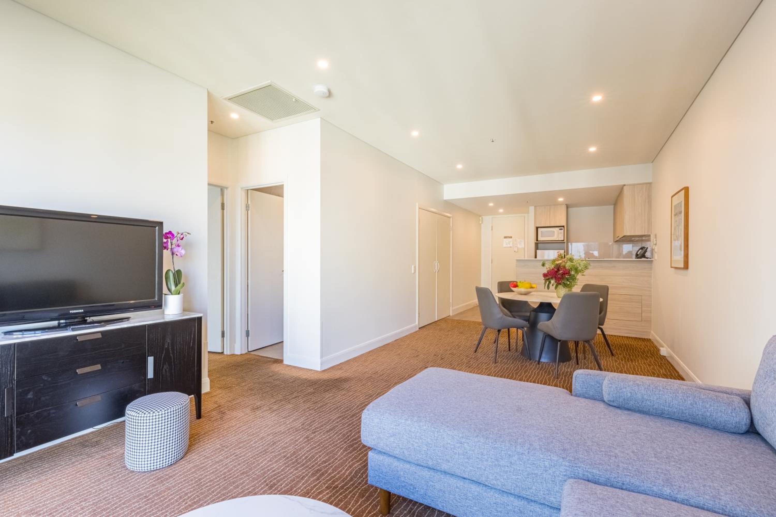 One-Bedroom Apartment - Photo 12