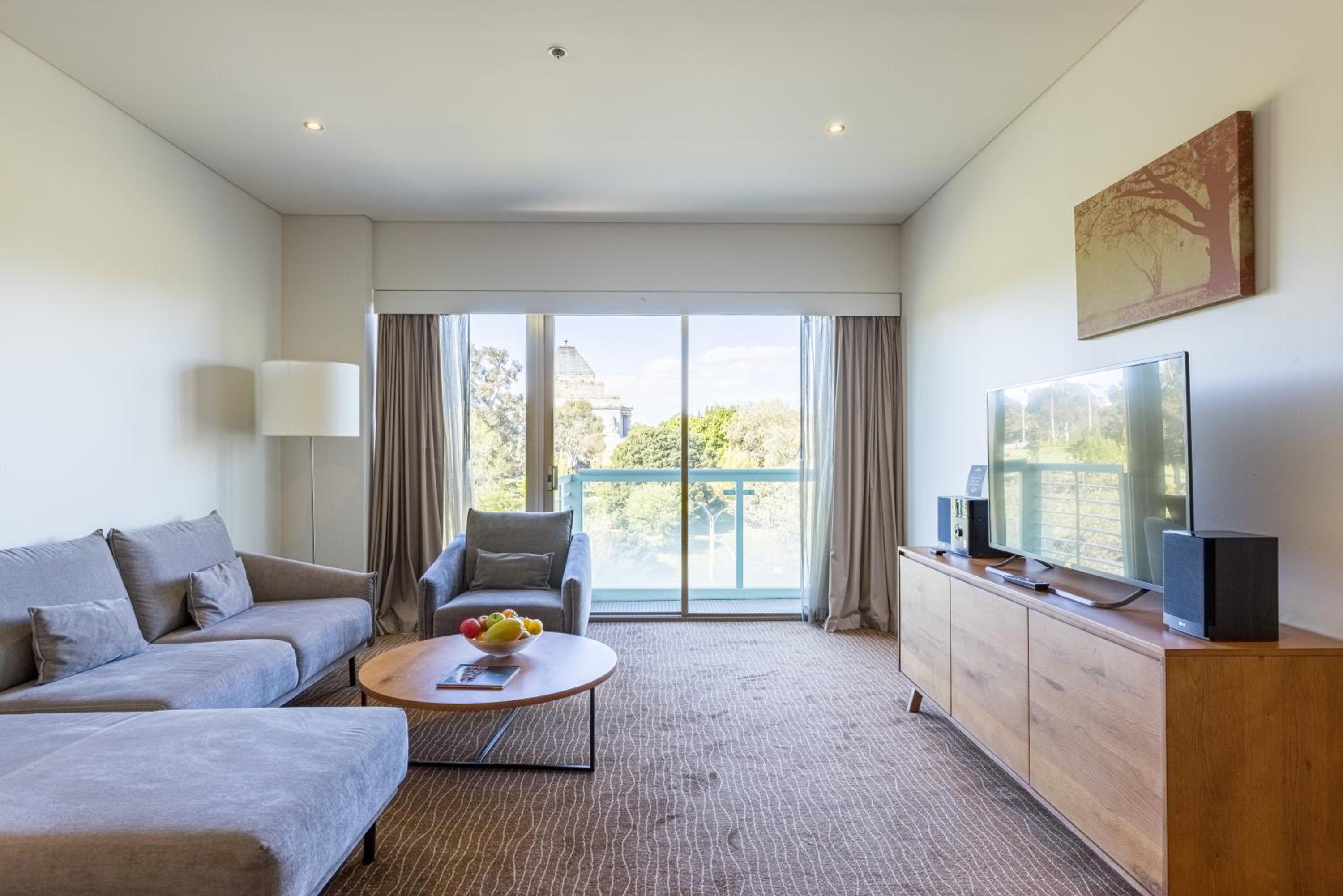 Executive One-Bedroom Apartment - Photo 17
