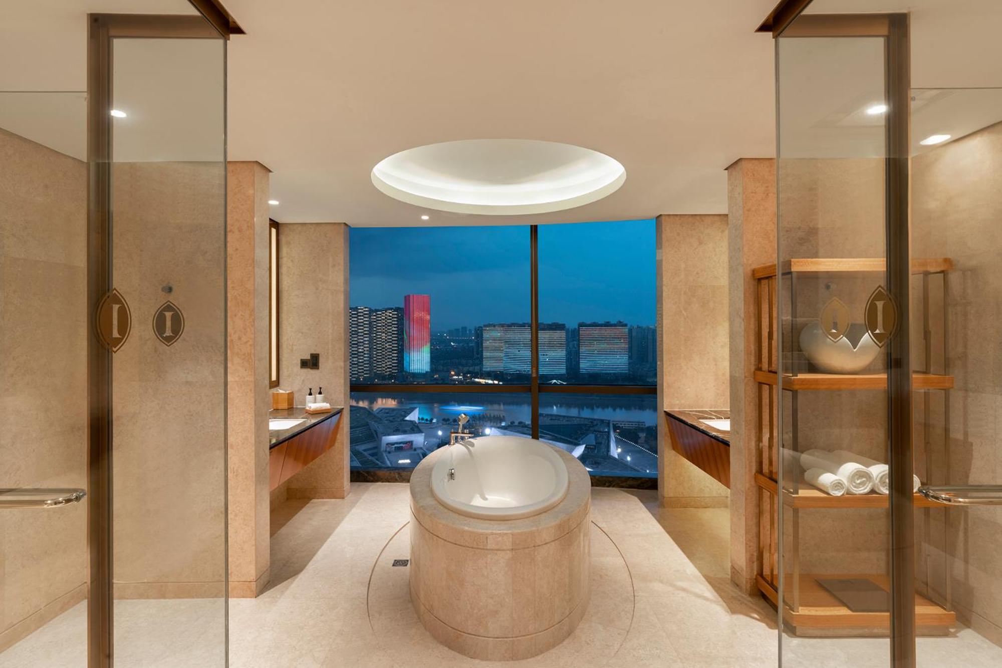 Premium King Room photo 2