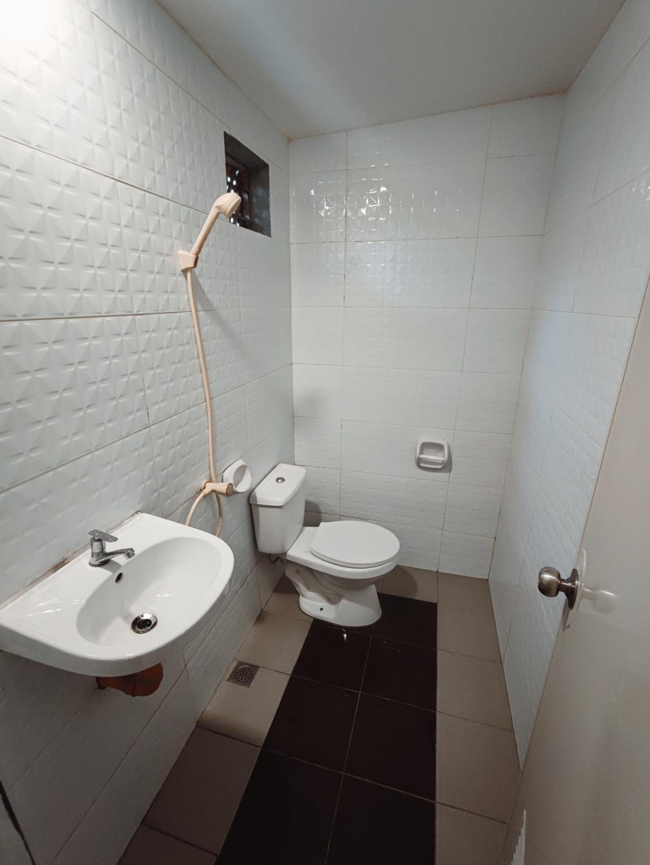 Budget Double Room - Photo 10