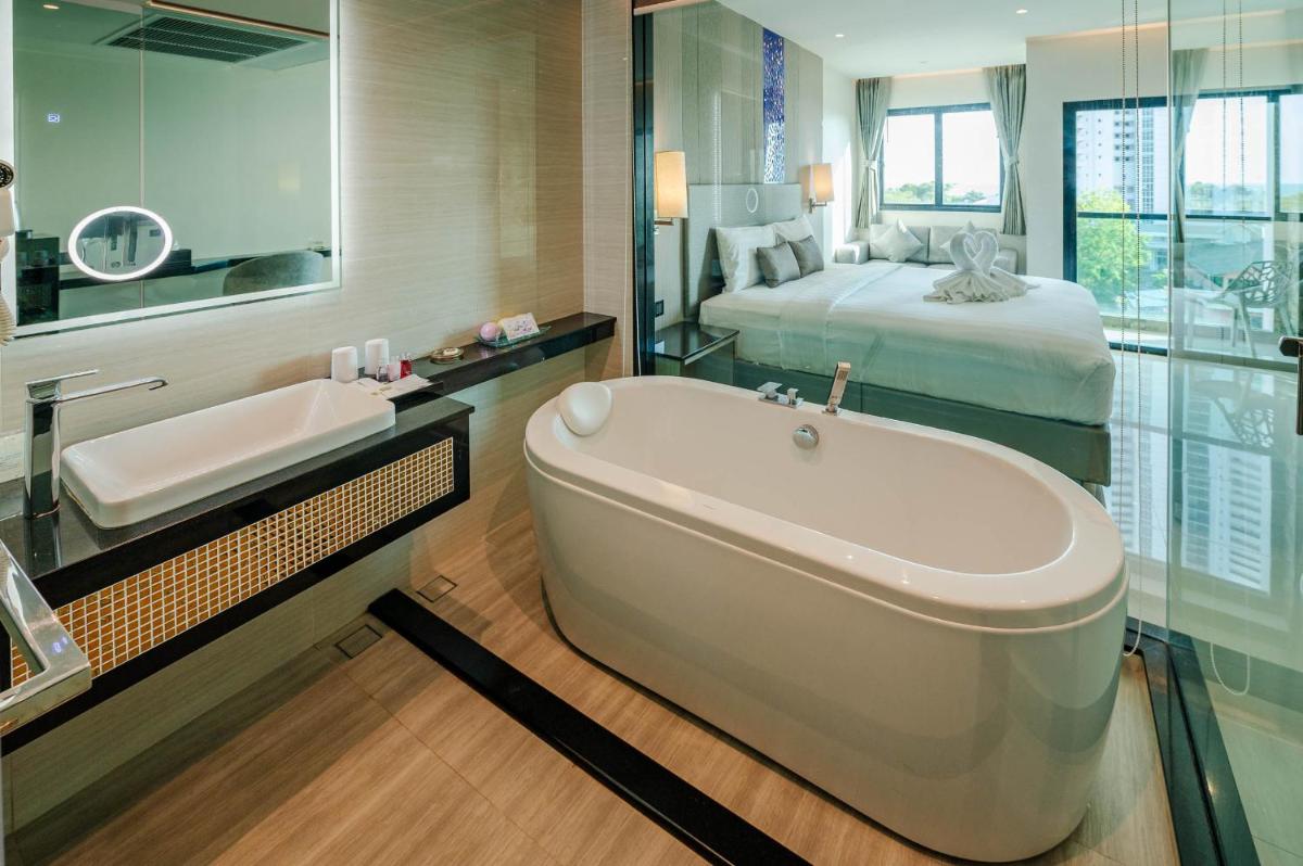 Deluxe Suite photo 2