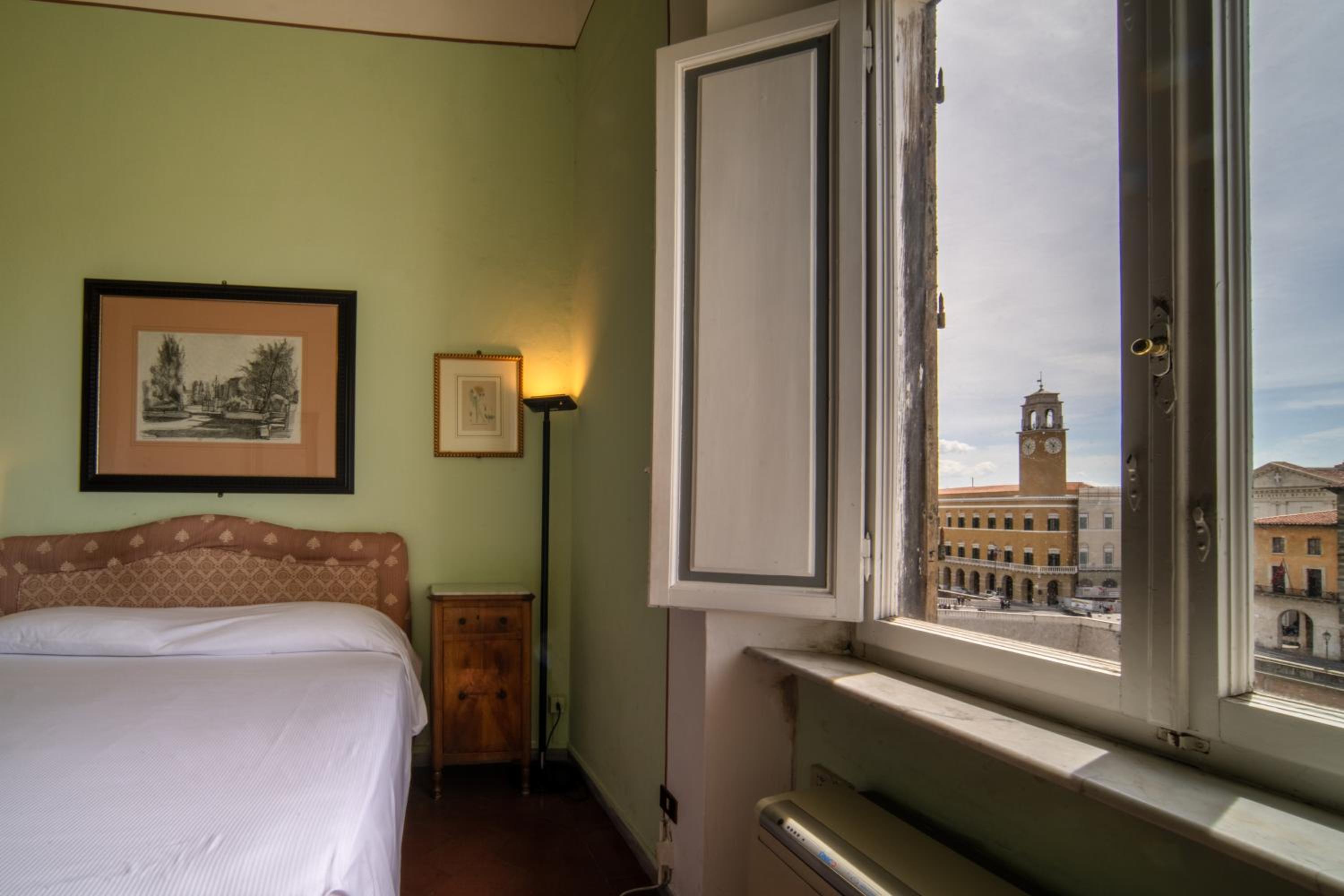Classic Double or Twin Room with River View - Photo 3