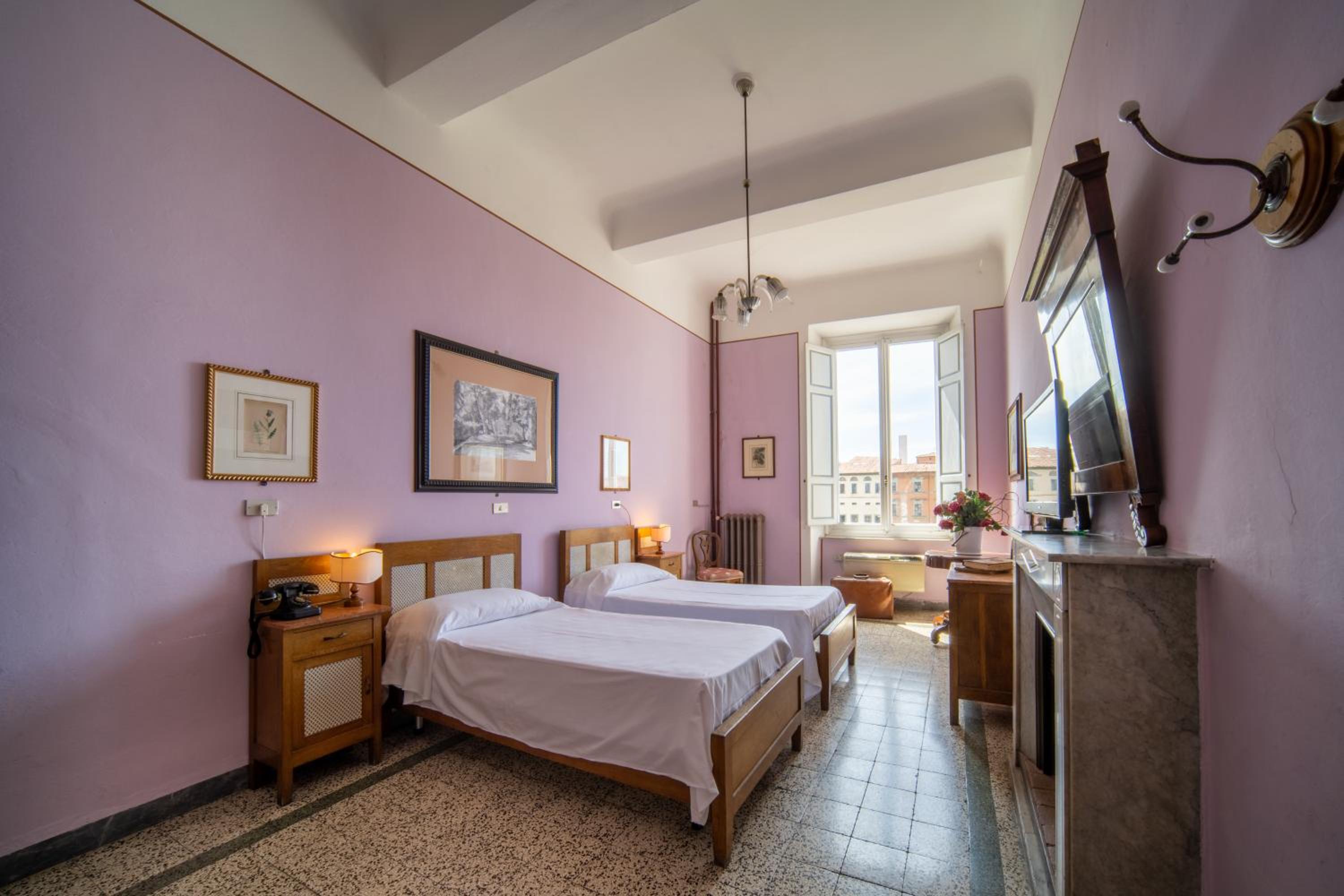 Classic Double or Twin Room with River View - Photo 11