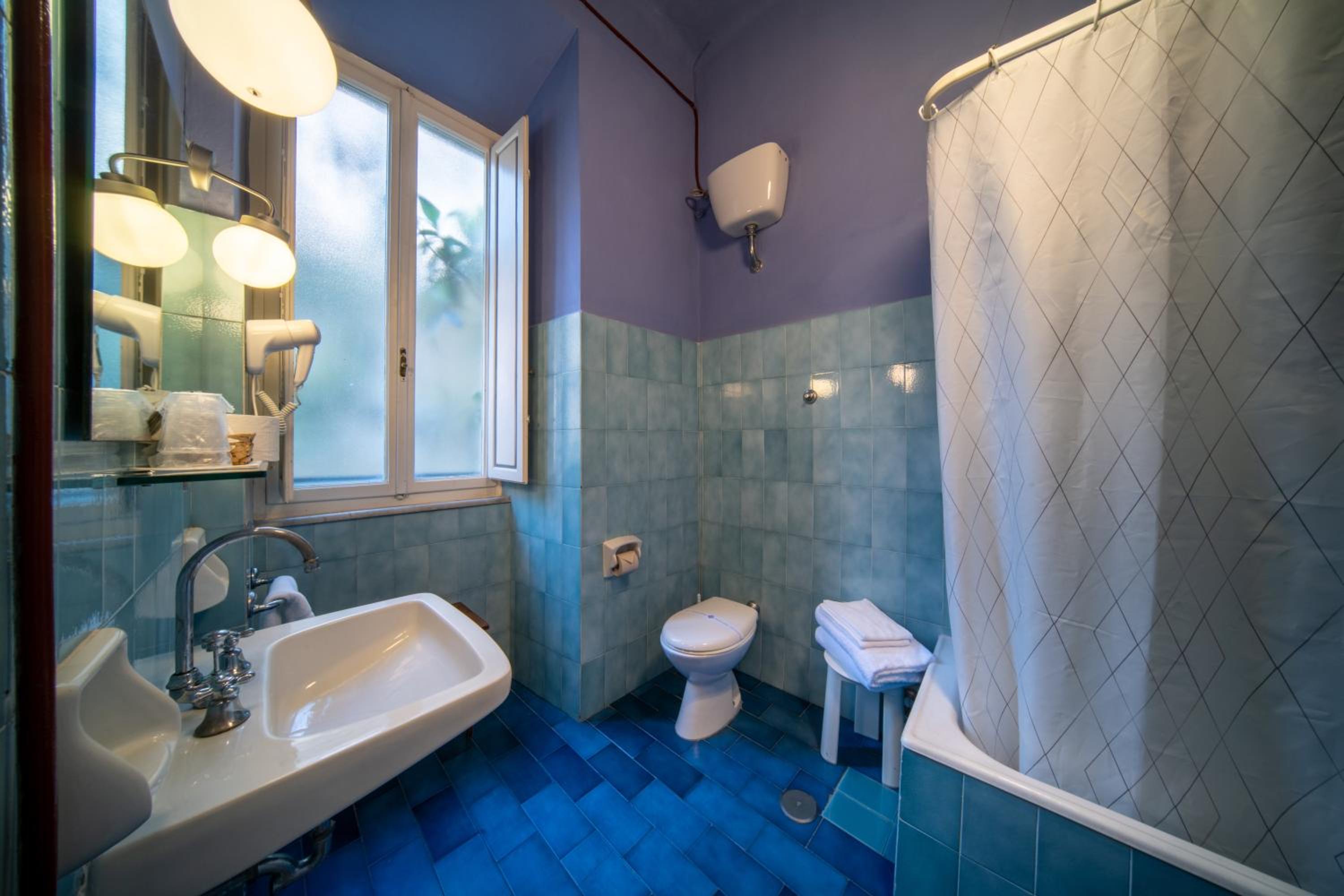 Classic Double or Twin Room with River View - Photo 6