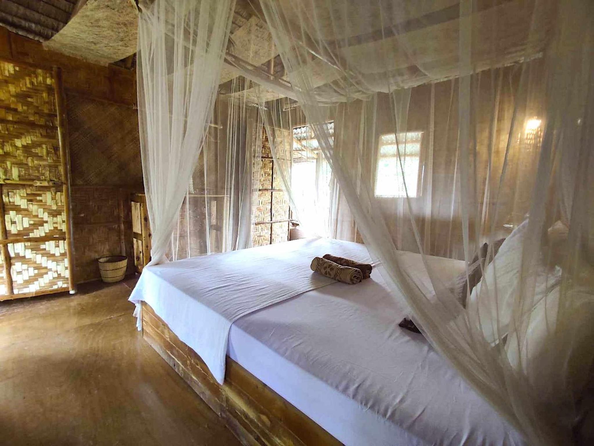 Deluxe Bungalow with Private Bathroom - Photo 17