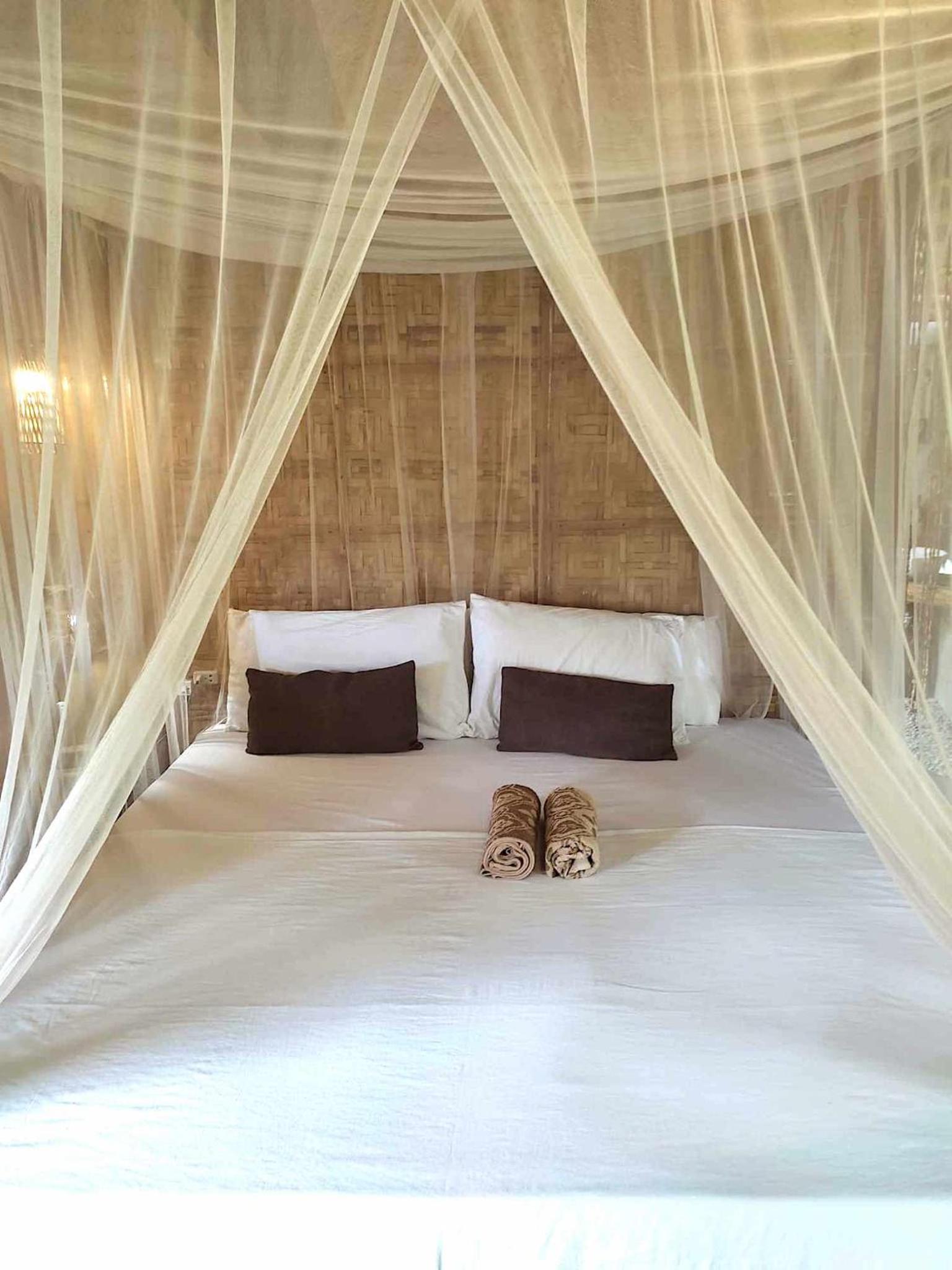 Deluxe Bungalow with Private Bathroom - Photo 13