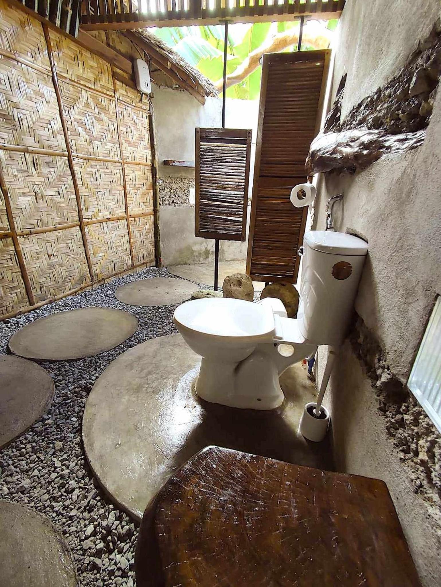 Deluxe Bungalow with Private Bathroom - Photo 9