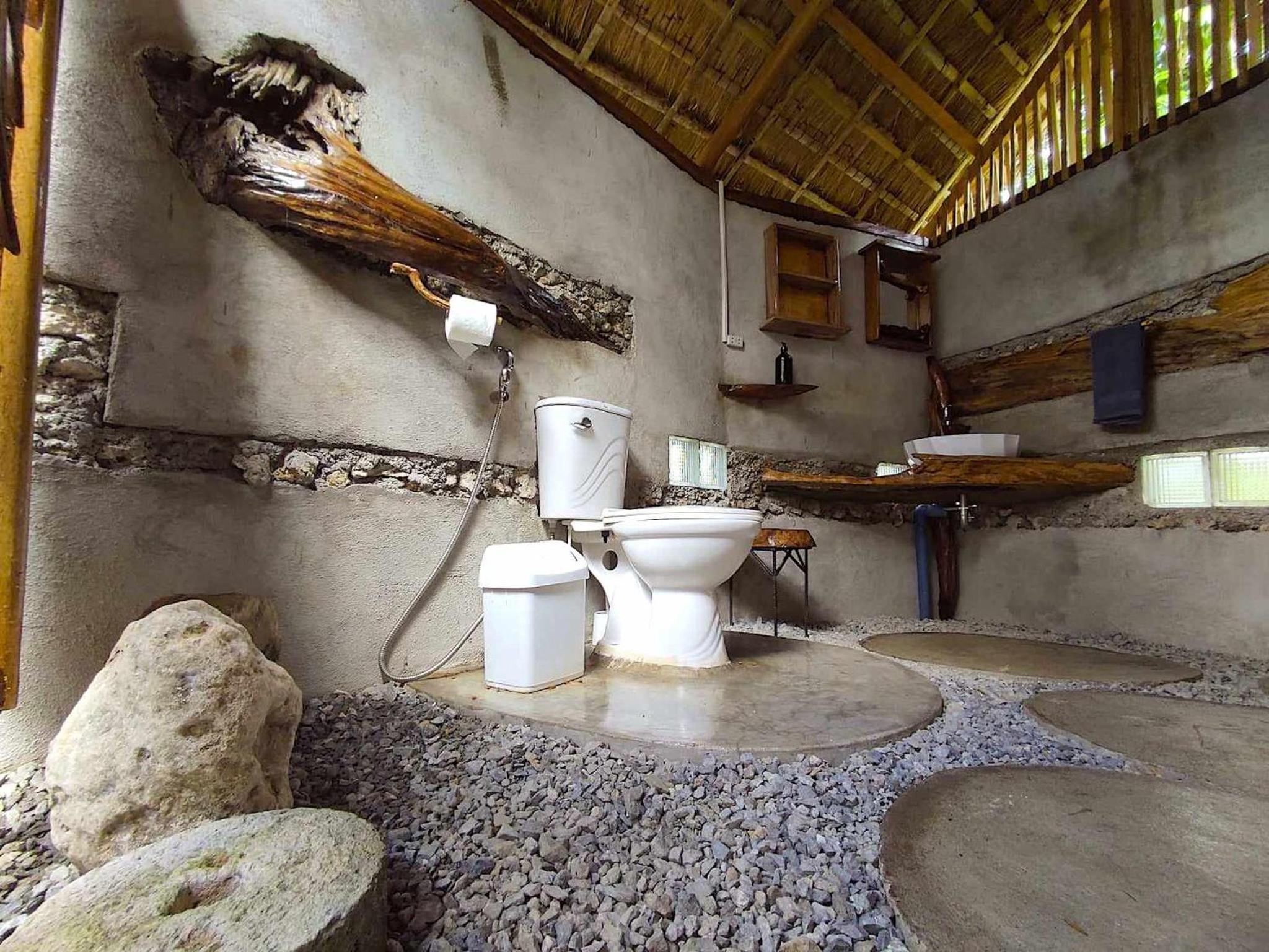 Deluxe Bungalow with Private Bathroom - Photo 4