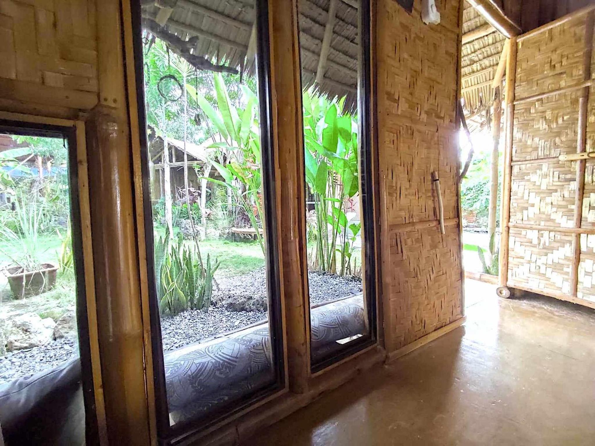 Deluxe Bungalow with Private Bathroom - Photo 11