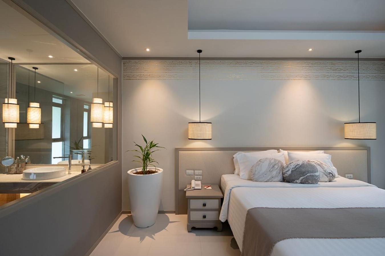 Deluxe Pool View - Photo 13