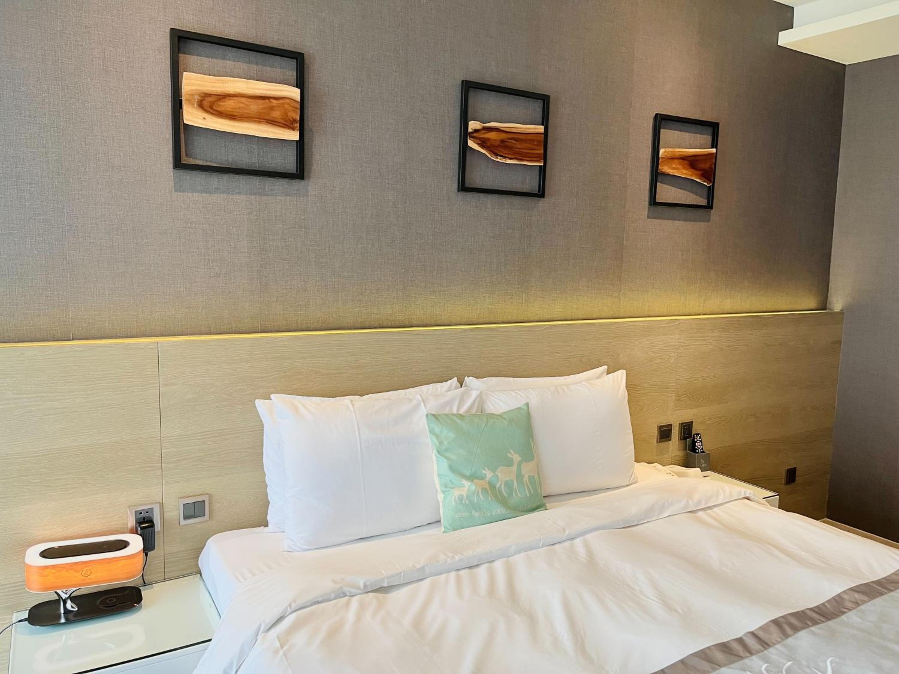 Deluxe Double Room with Bath photo 2