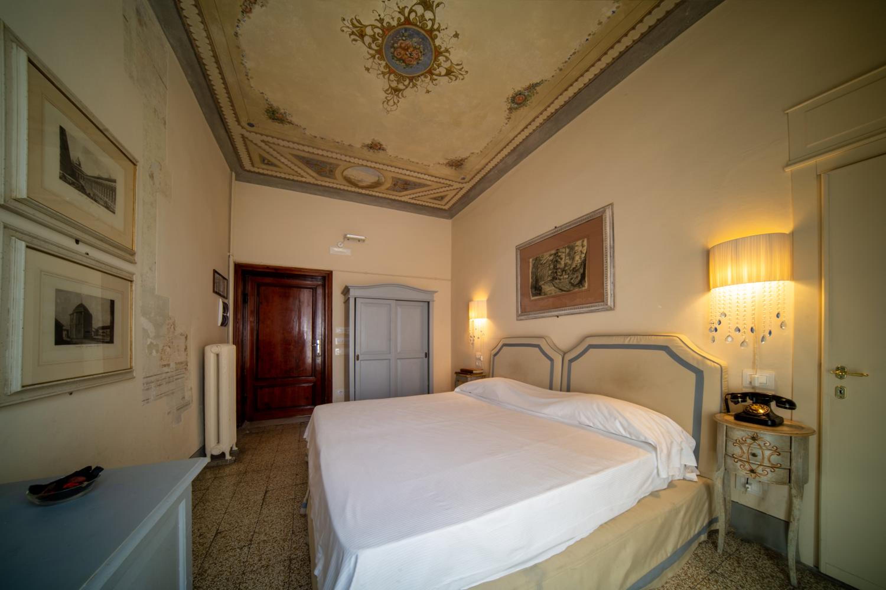 Classic Double or Twin Room photo 3