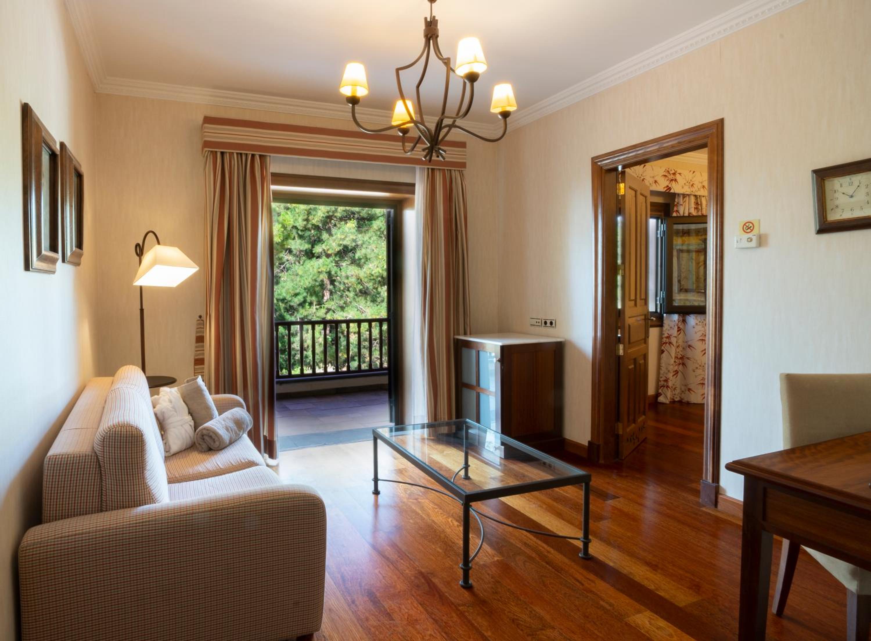 Suite Junior con Vista al Jardín