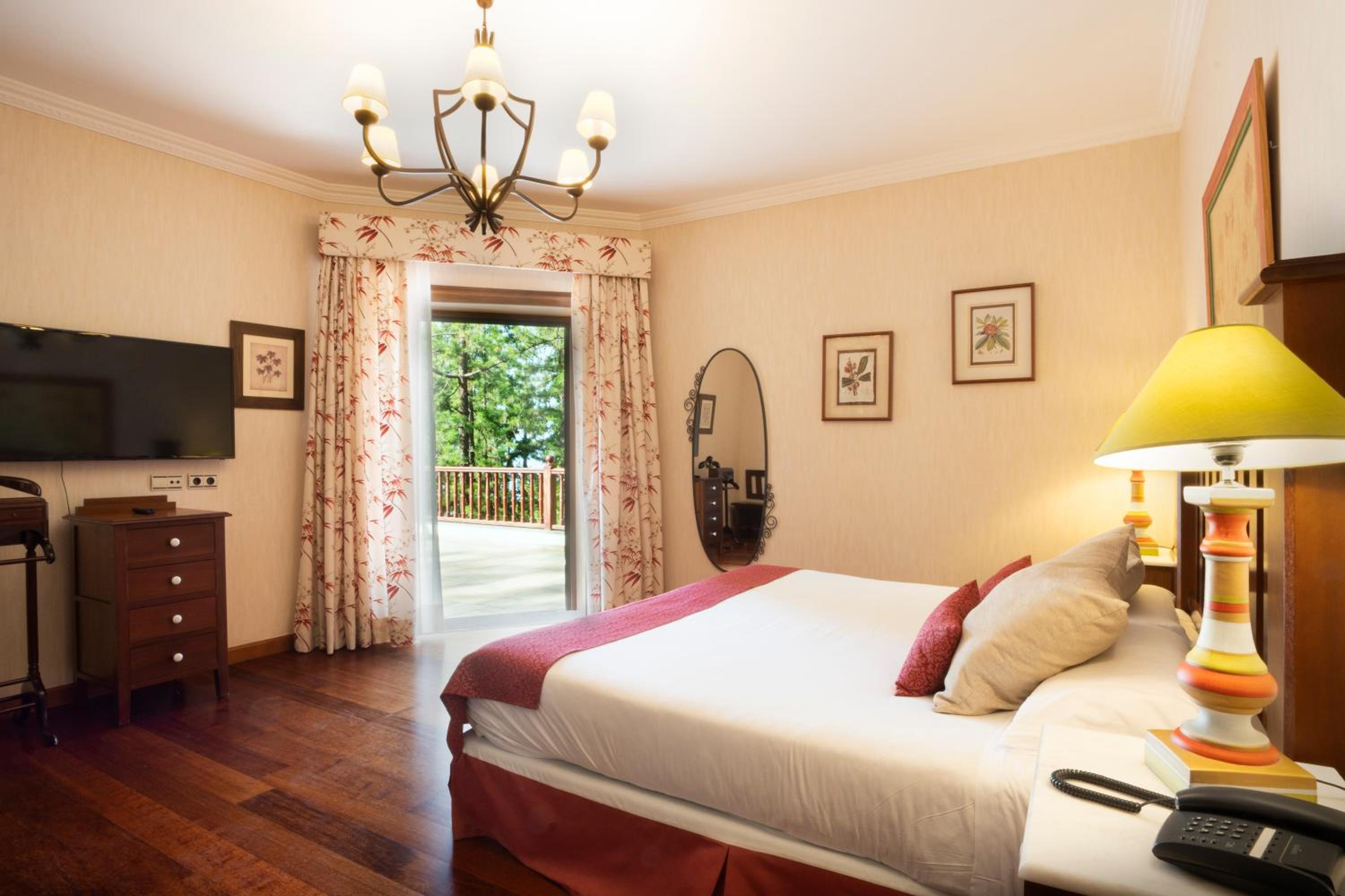 Suite con Bañera de Hidromasaje y Terraza