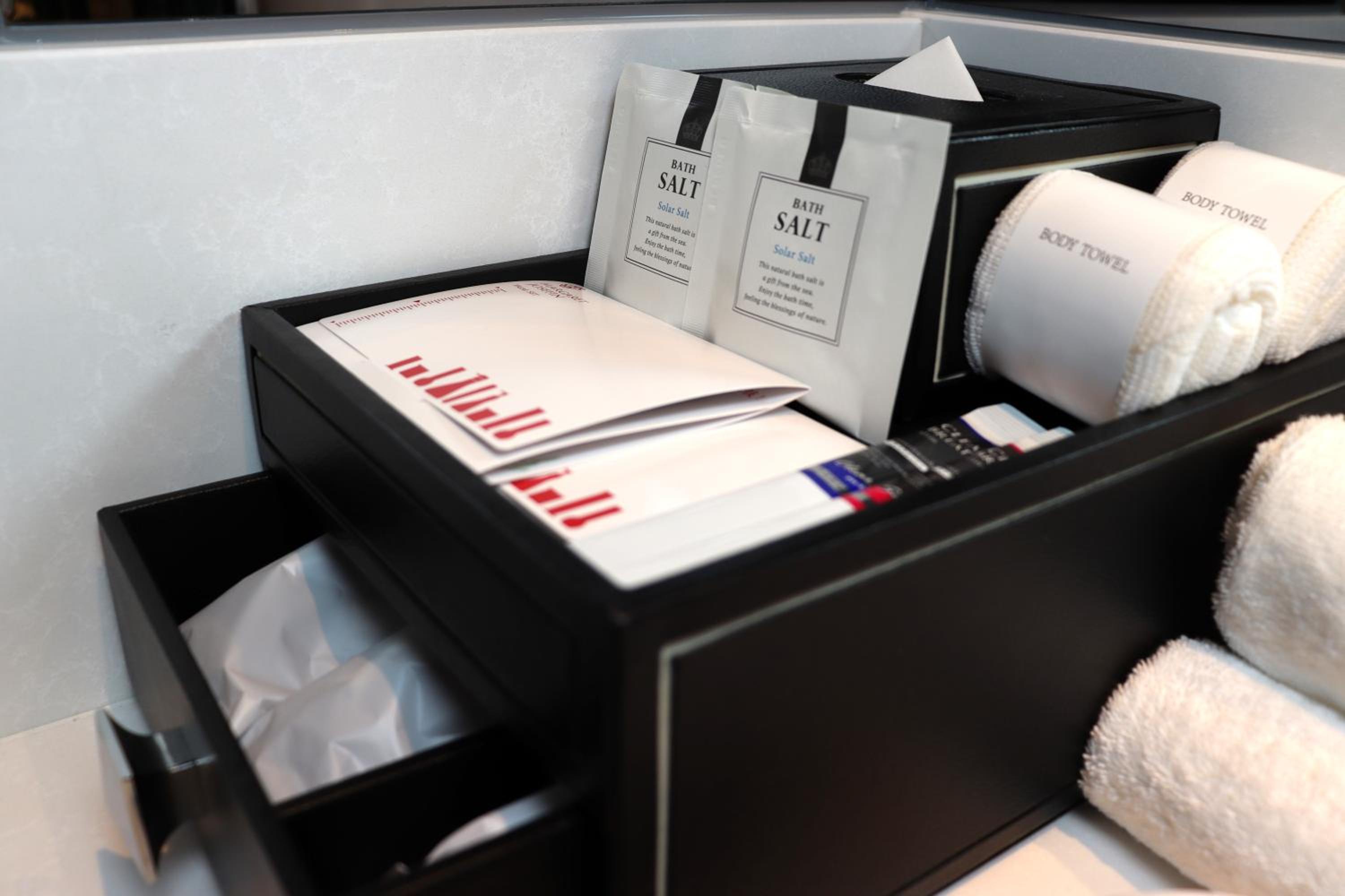 Deluxe King Room - Photo 7