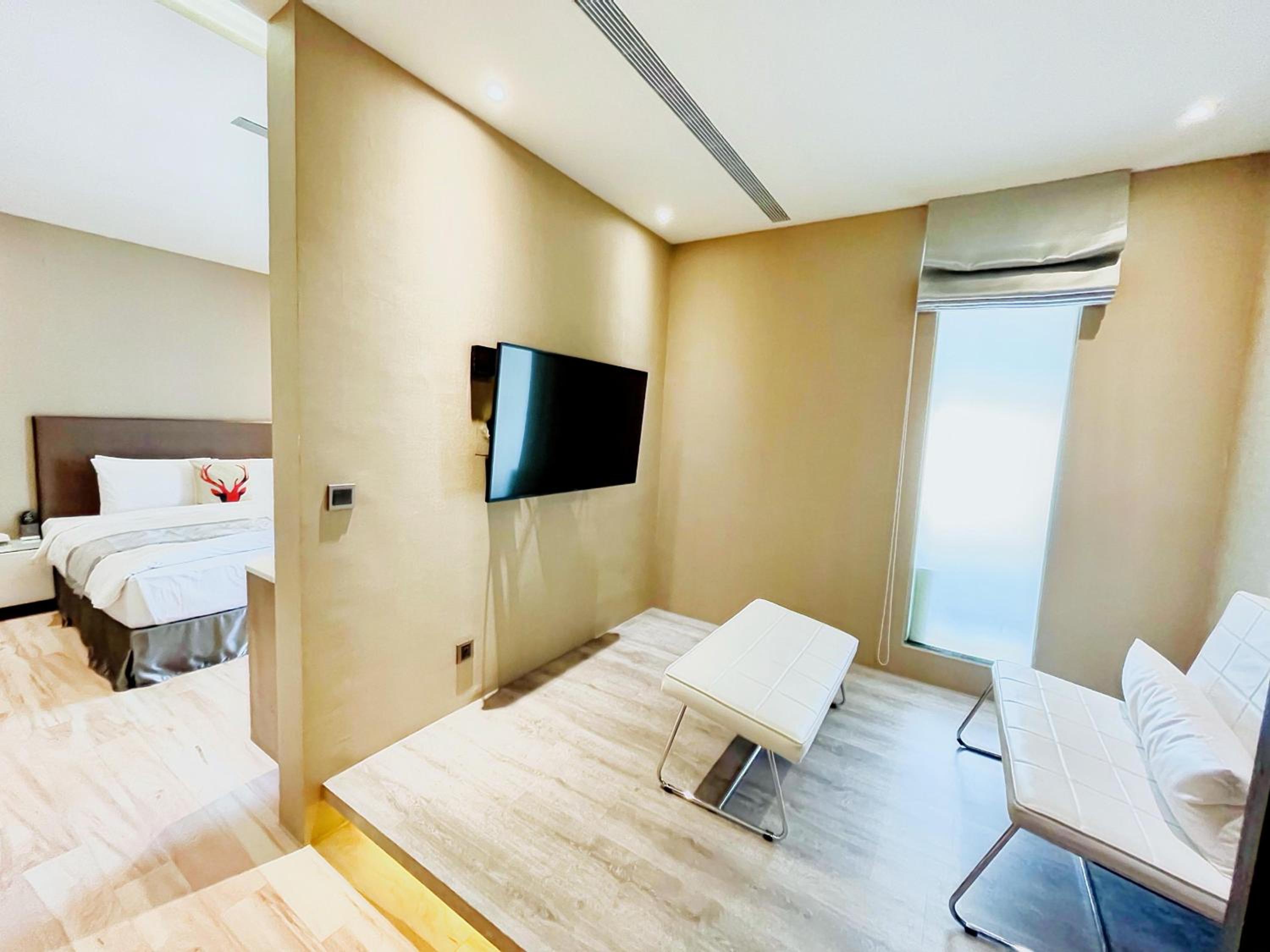 Deluxe King Room photo 2