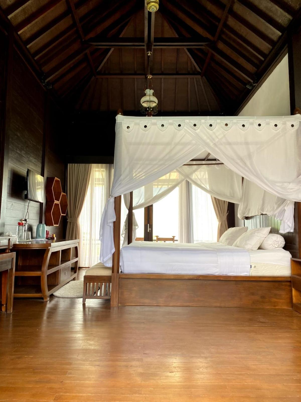 Suite Room with Hills View - Photo 5
