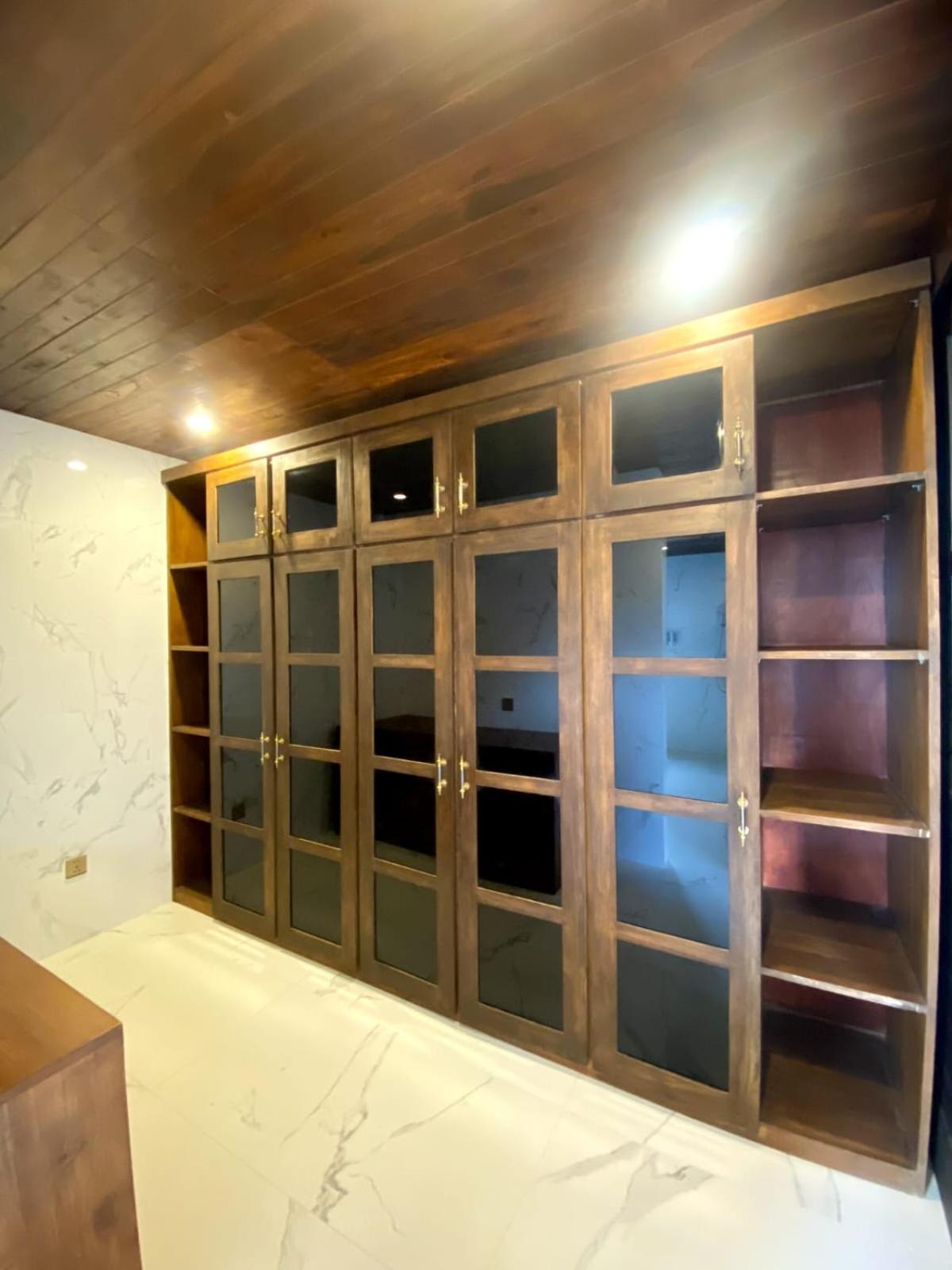 Suite Room with Hills View - Photo 8