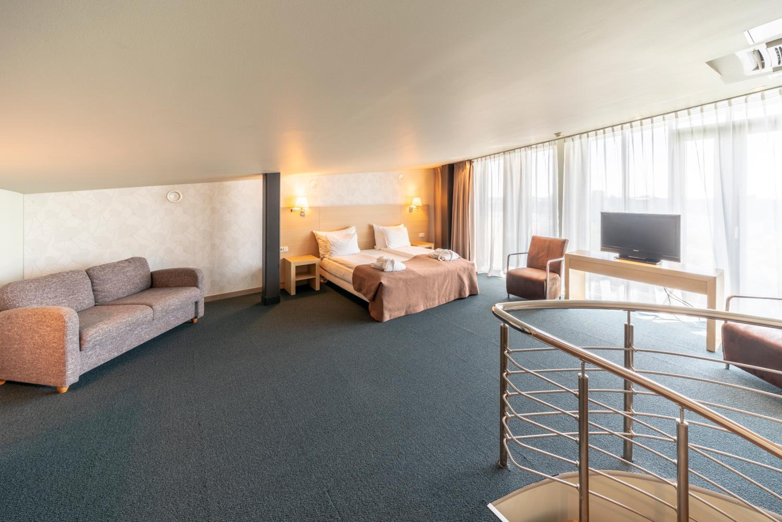 Suite - Photo 4